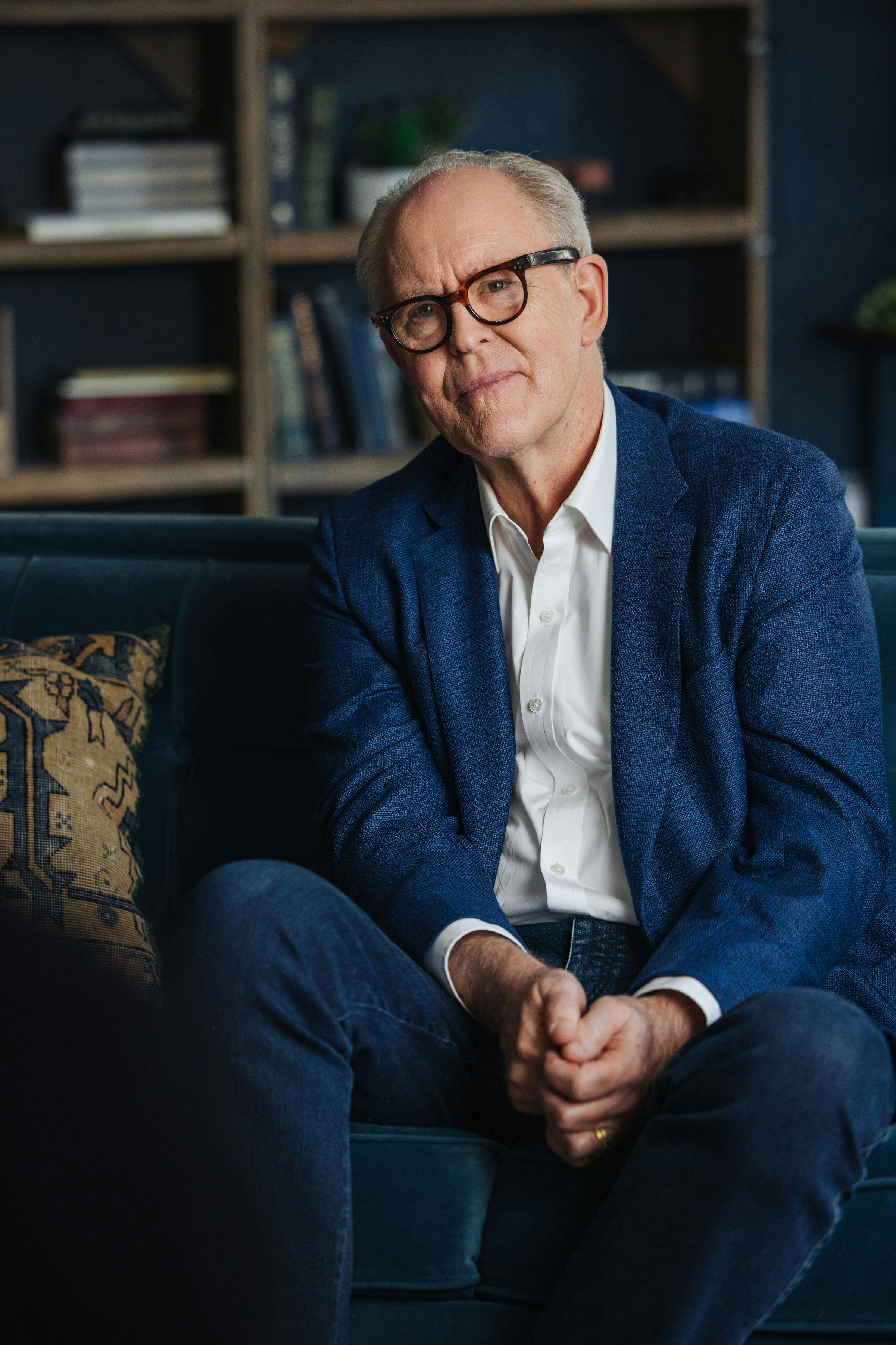 https://imgix.femina.dk/2025-05-28/John-Lithgow_Credit--Jessica-Howes.jpg