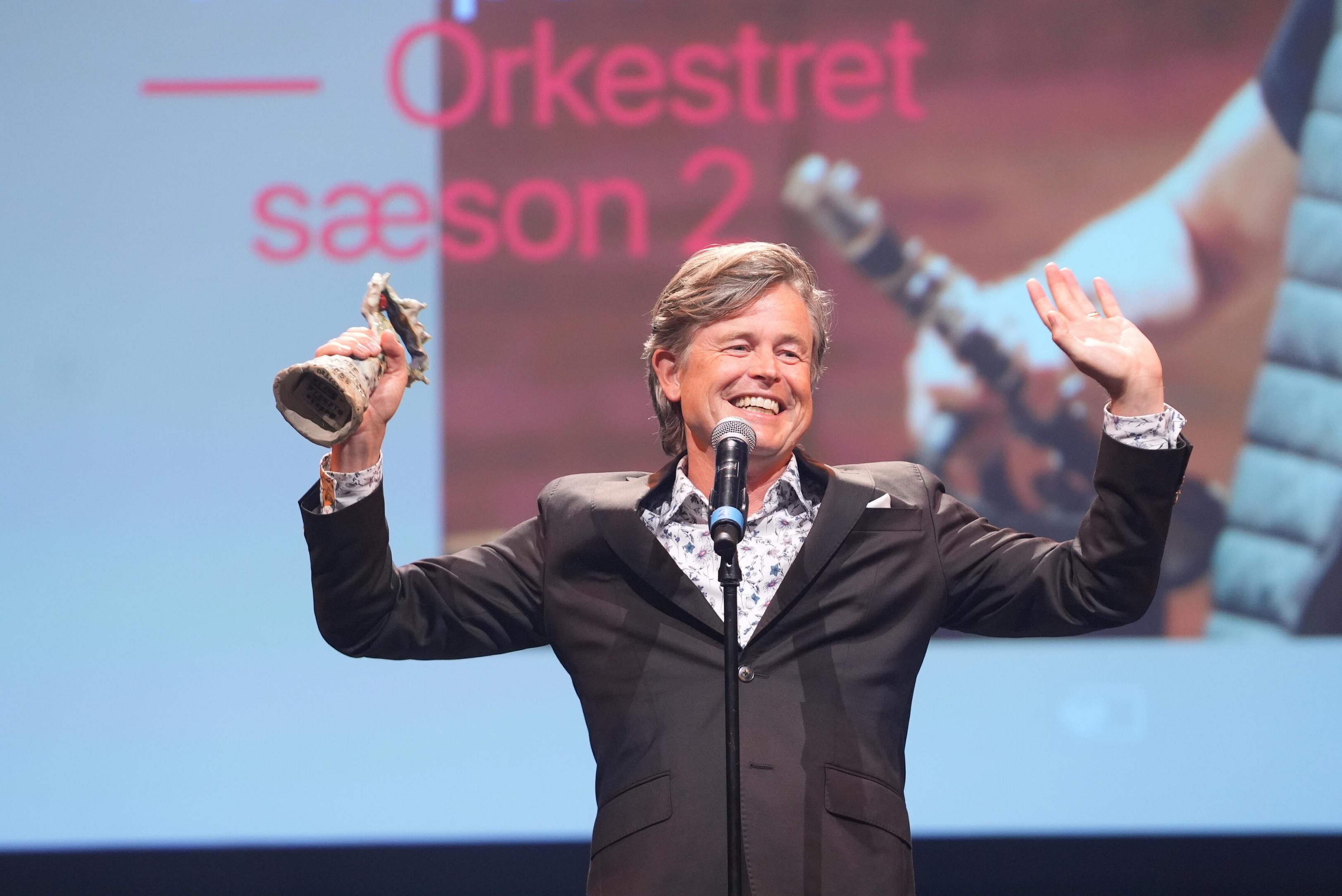 https://imgix.femina.dk/2025-06-06/Bedste-birolle---serie_-Caspar-Phillipson%2C-Orkestret-saeson-2.JPG