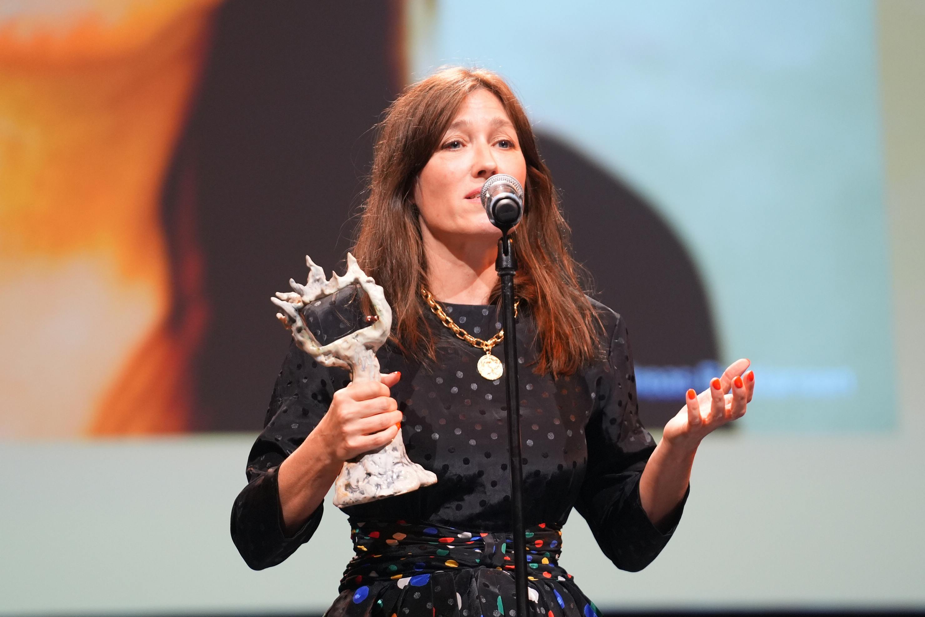 https://imgix.femina.dk/2025-06-06/Bedste-instruktoer_-Christina-Rosendahl%2C-Fuld-af-kaerlighed.JPG
