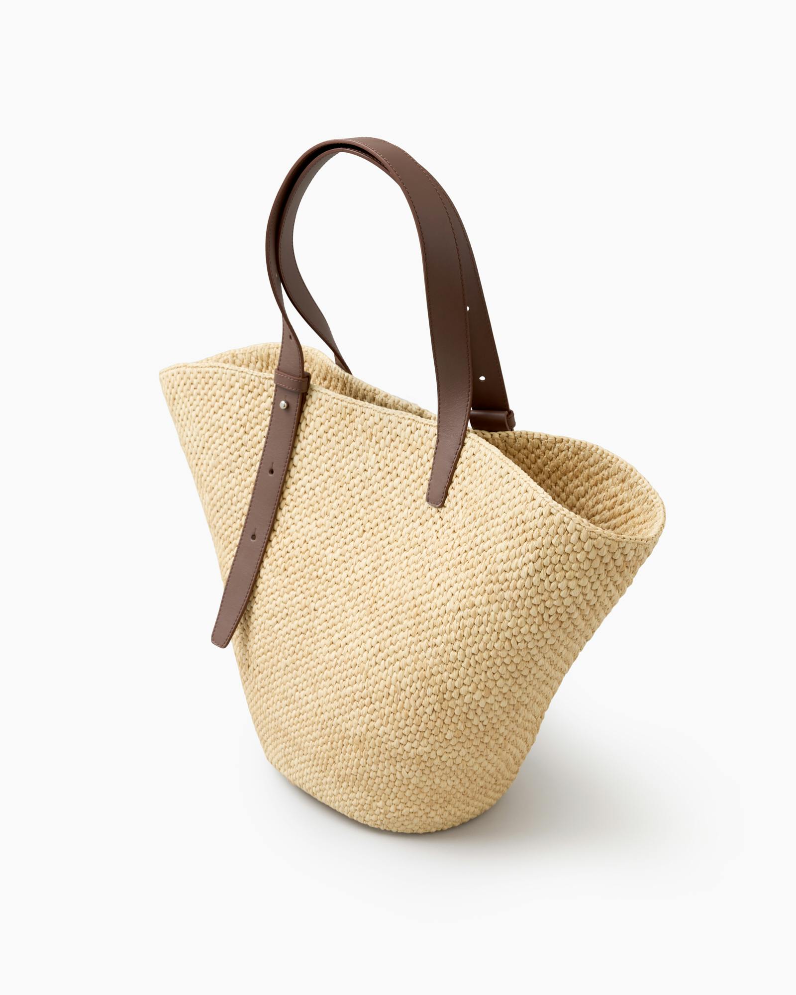 https://imgix.femina.dk/2025-06-11/LIE-LEATHER_BIANCA-BAG-BIG_NATURAL-RAFFIA.jpg