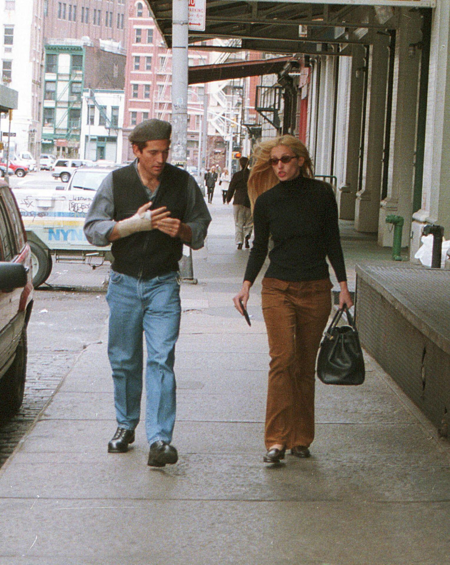 John F. Kennedy Jr. og hans kone Carolyn Bessette Kennedy.