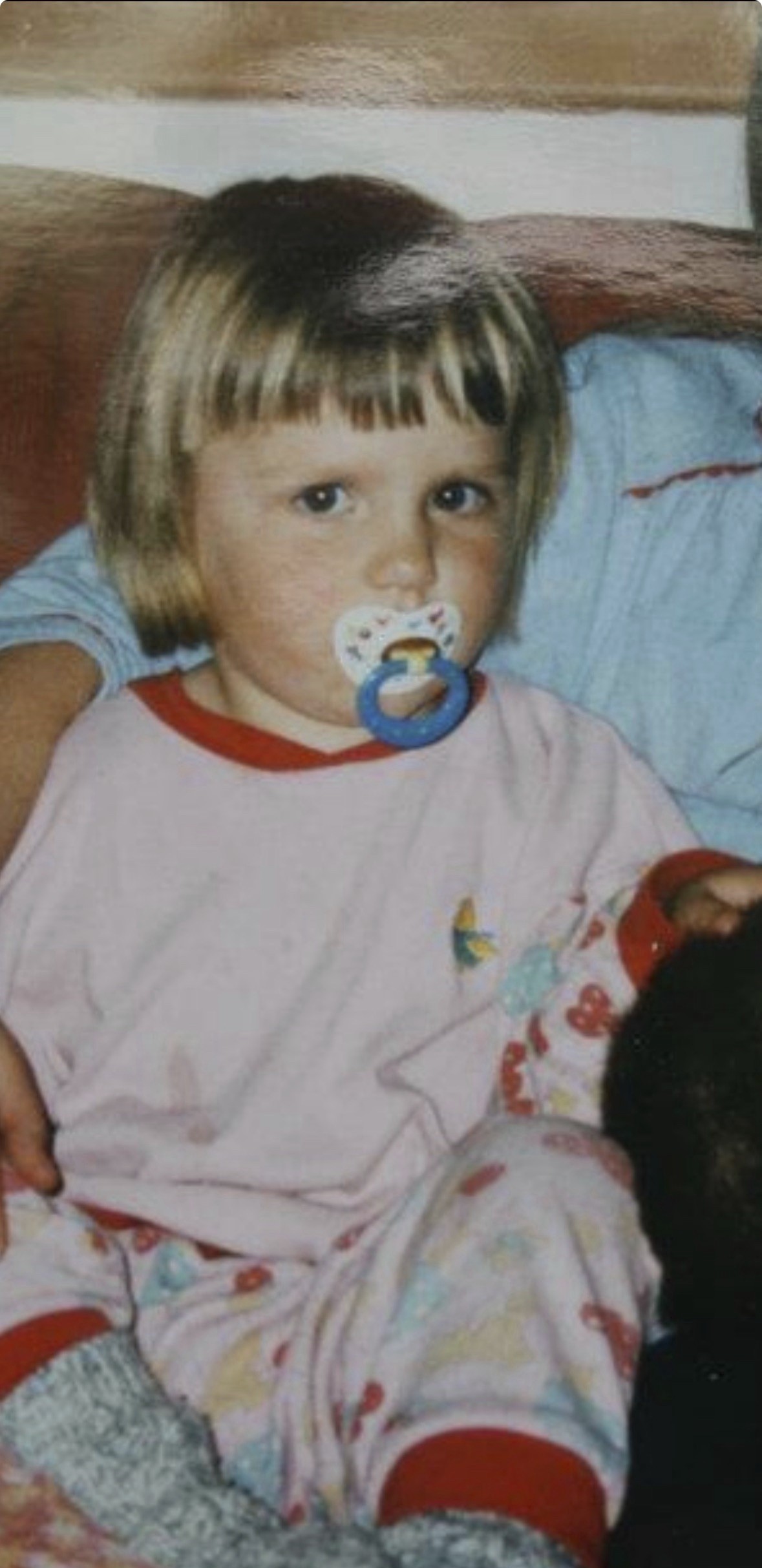 23-årige Cille Bagger oplevede svigt og misbrug i sin barndom. I dag er hun mor til tre.