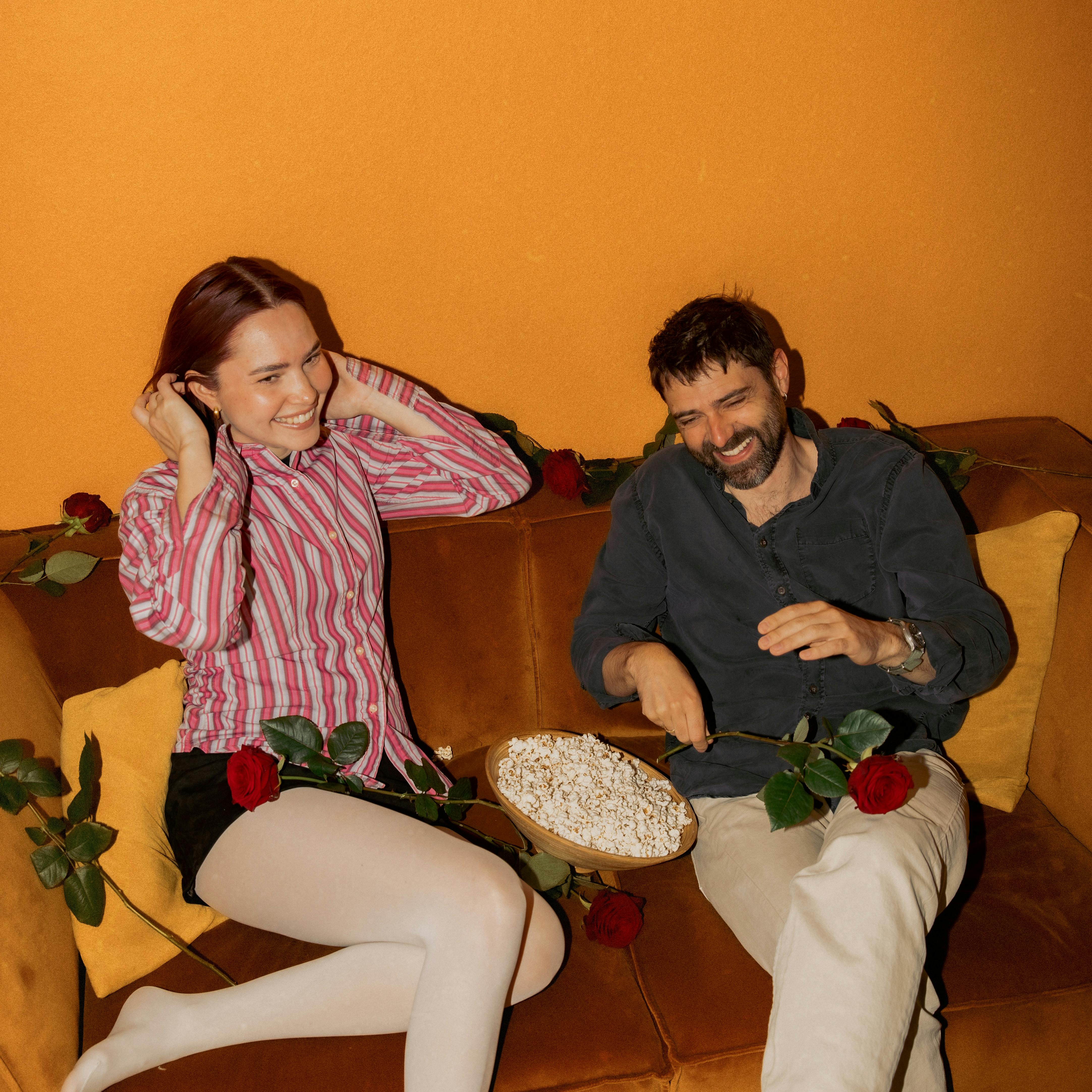 https://imgix.femina.dk/2025-06-19/Bachelorette_podcast-4.jpg