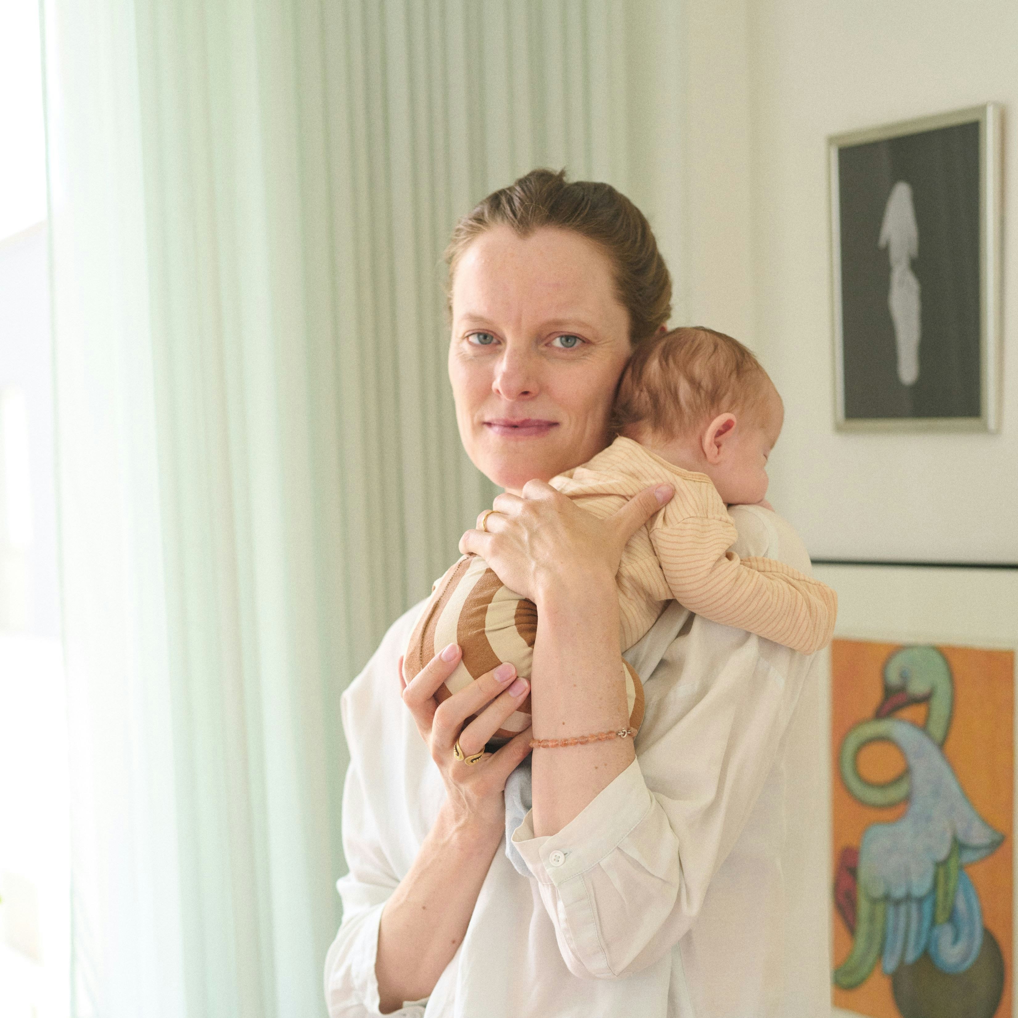 https://imgix.femina.dk/2025-06-25/20251906_SONDAG_MARIEHOUJAK_0166597-%281%29.jpg?fm=jpg