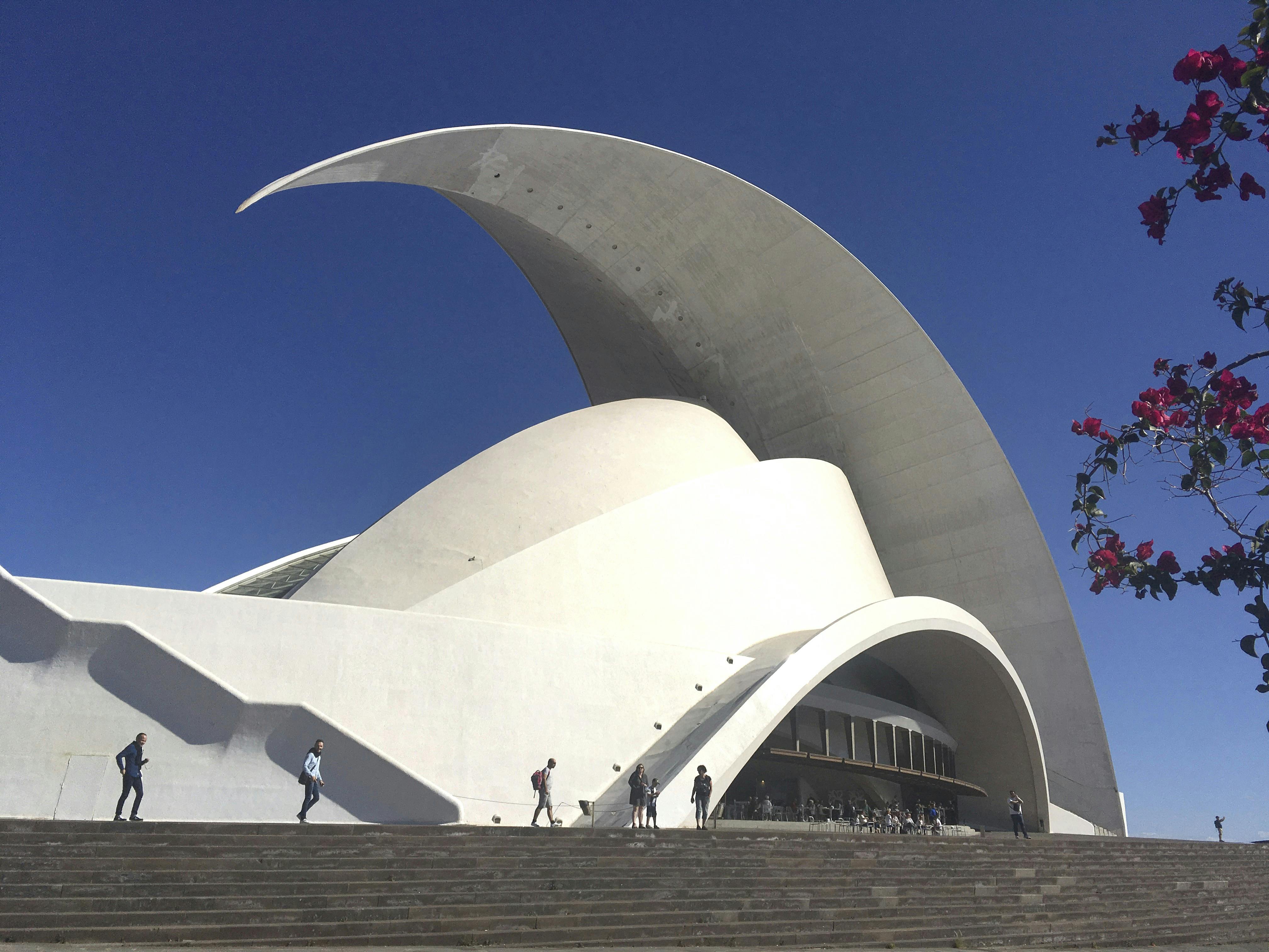 Lanzarote-arkitekt Cesar Manrique har tegnet den futuristiske koncertsal i Santa Cruz, som blev opført efter hans død.