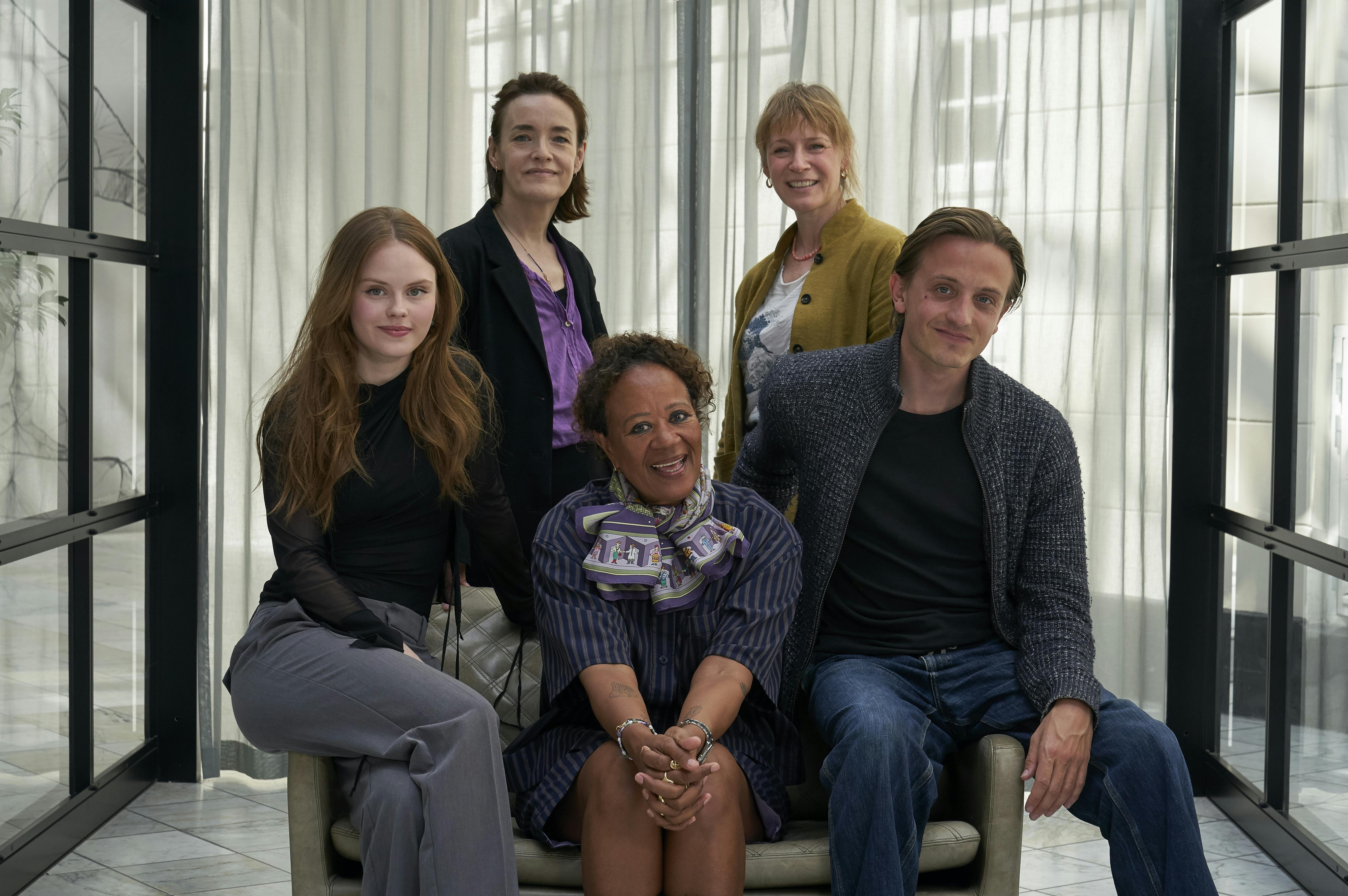 Instruktør Hella Joof sammen med Andrea Heick Gadeberg, Maria Rossing, Iben Hjejle og Clint Ruben