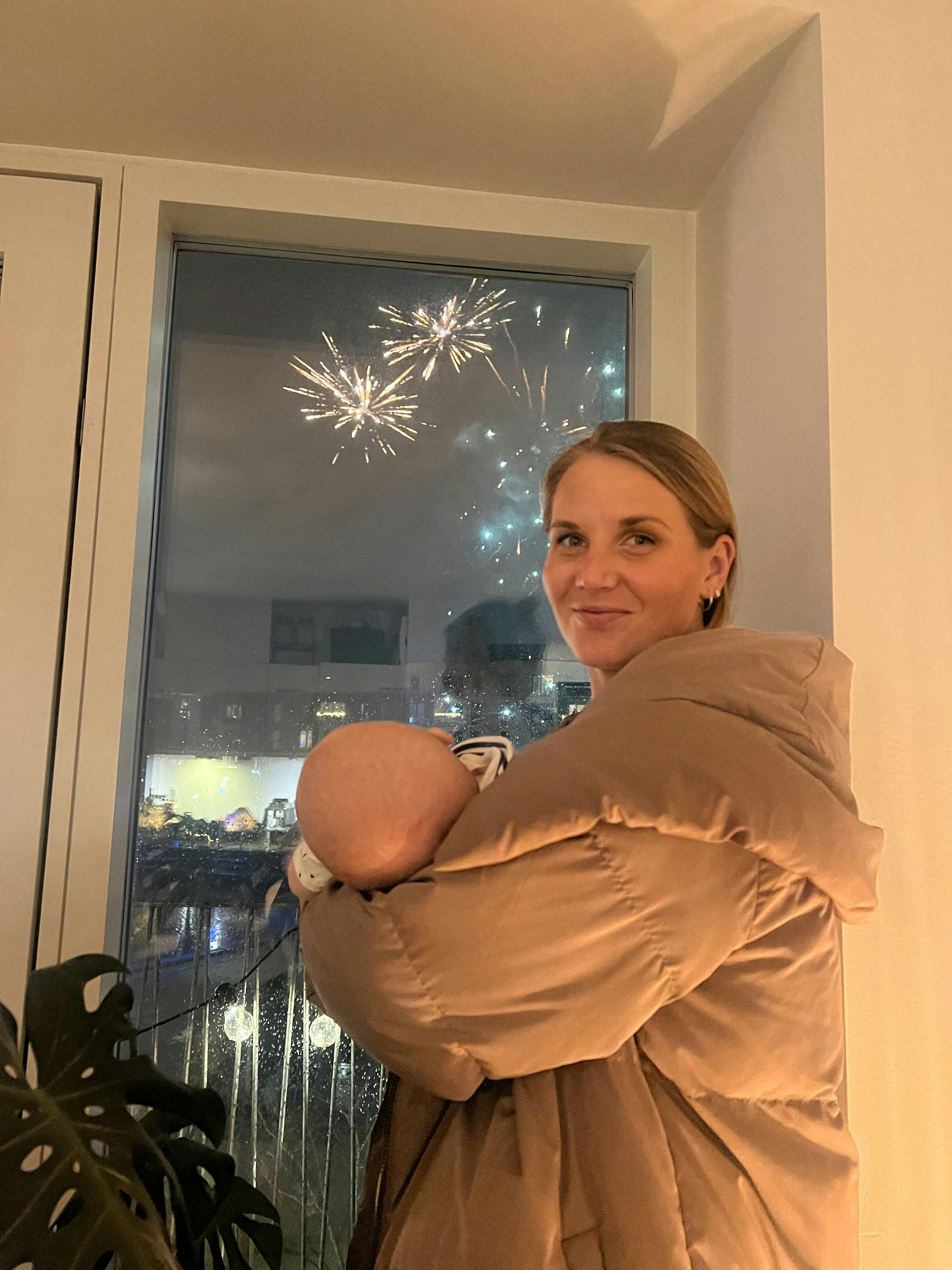 Josephine Strudahl med sin lille datter.