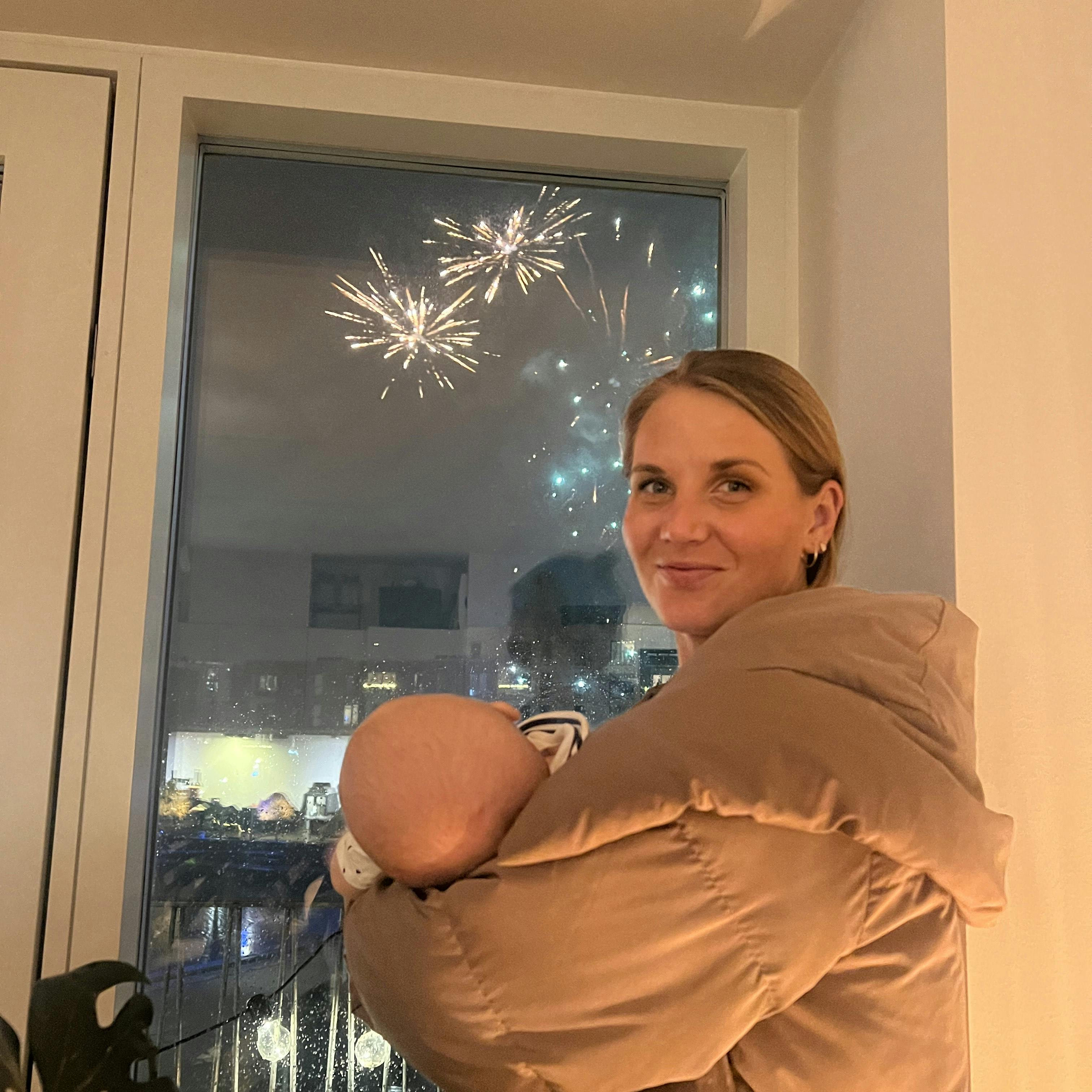 Josephine Strudahl med sin lille datter.