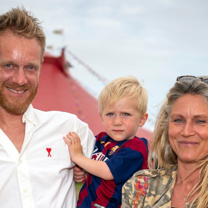 Tobias Hansen og hustruen, Kristina, med deres yngste, sønnen Mio.