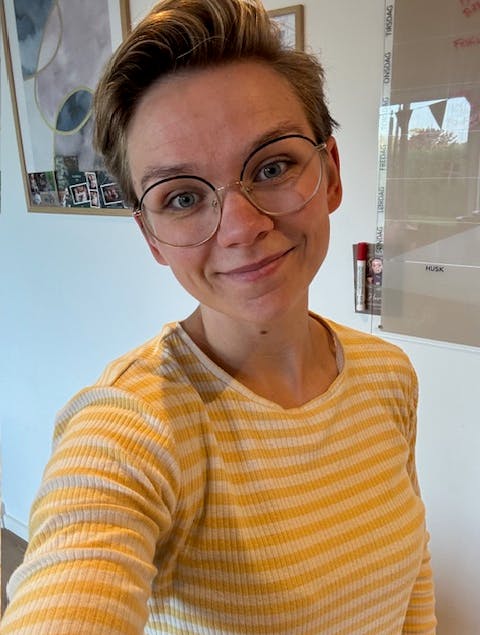 Karoline døjer stadig med gener to år efter fødslen.