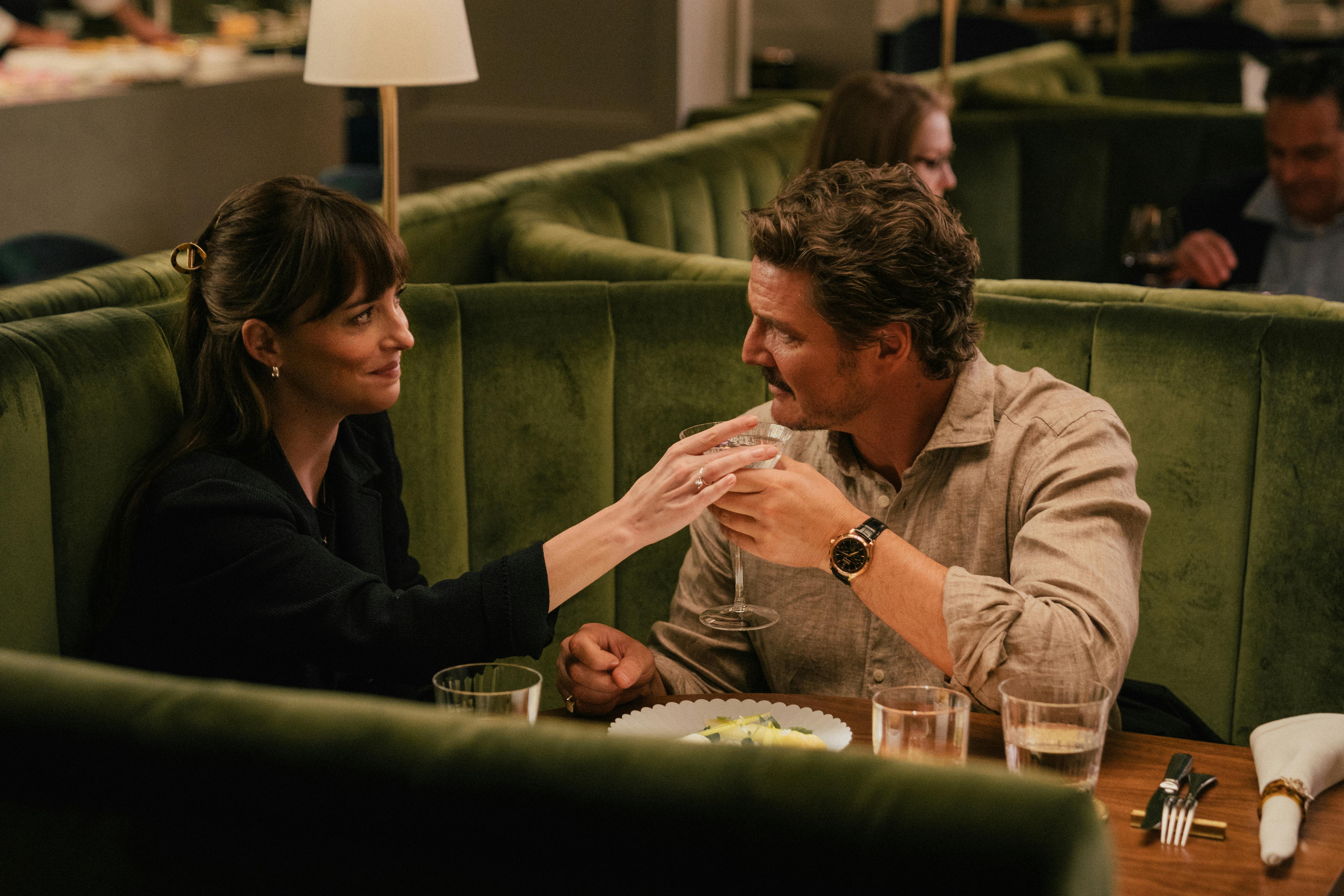 Dakota Johnson og Pedro Pascal i 'Materialists'&nbsp;