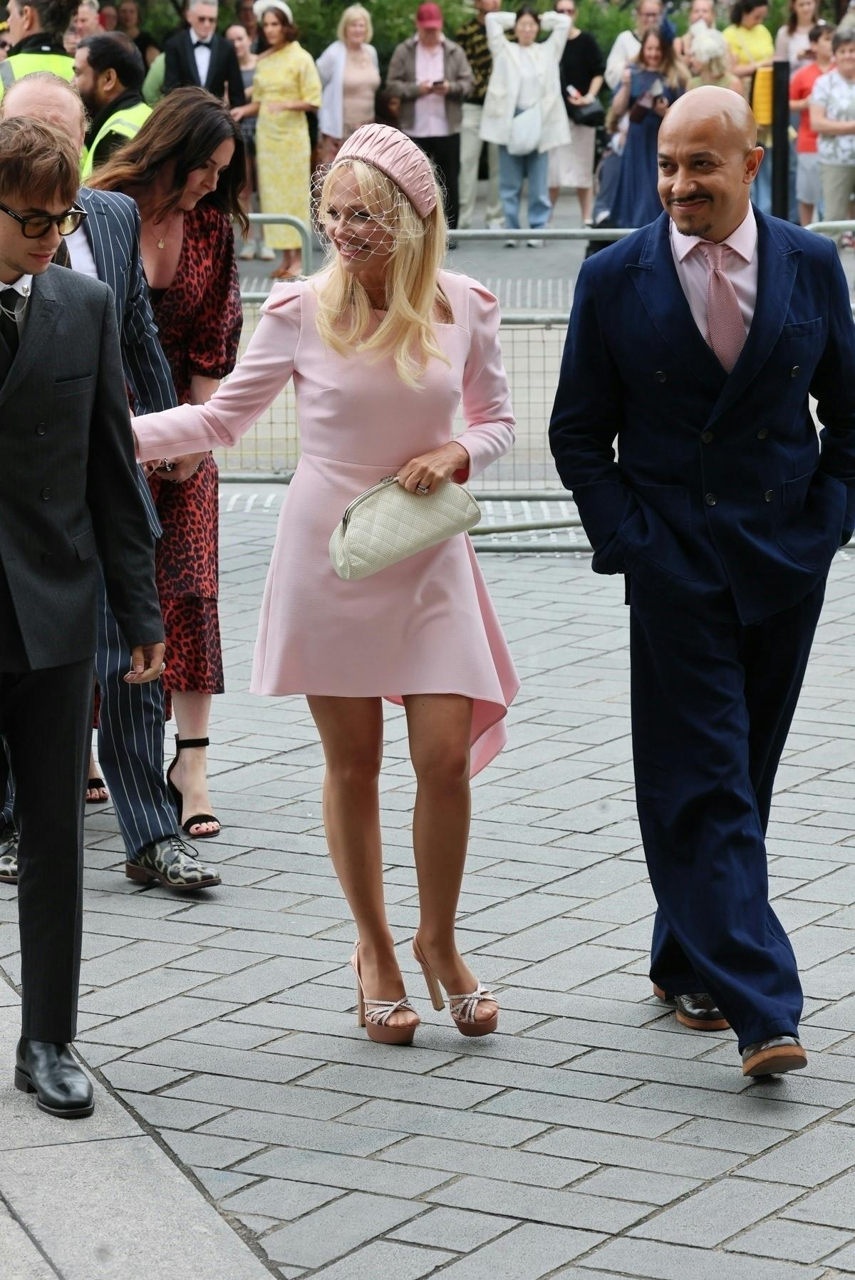 Emma Buntons lyserøde look kunne minde om noget fra filmen 'Legally Blonde 2'.