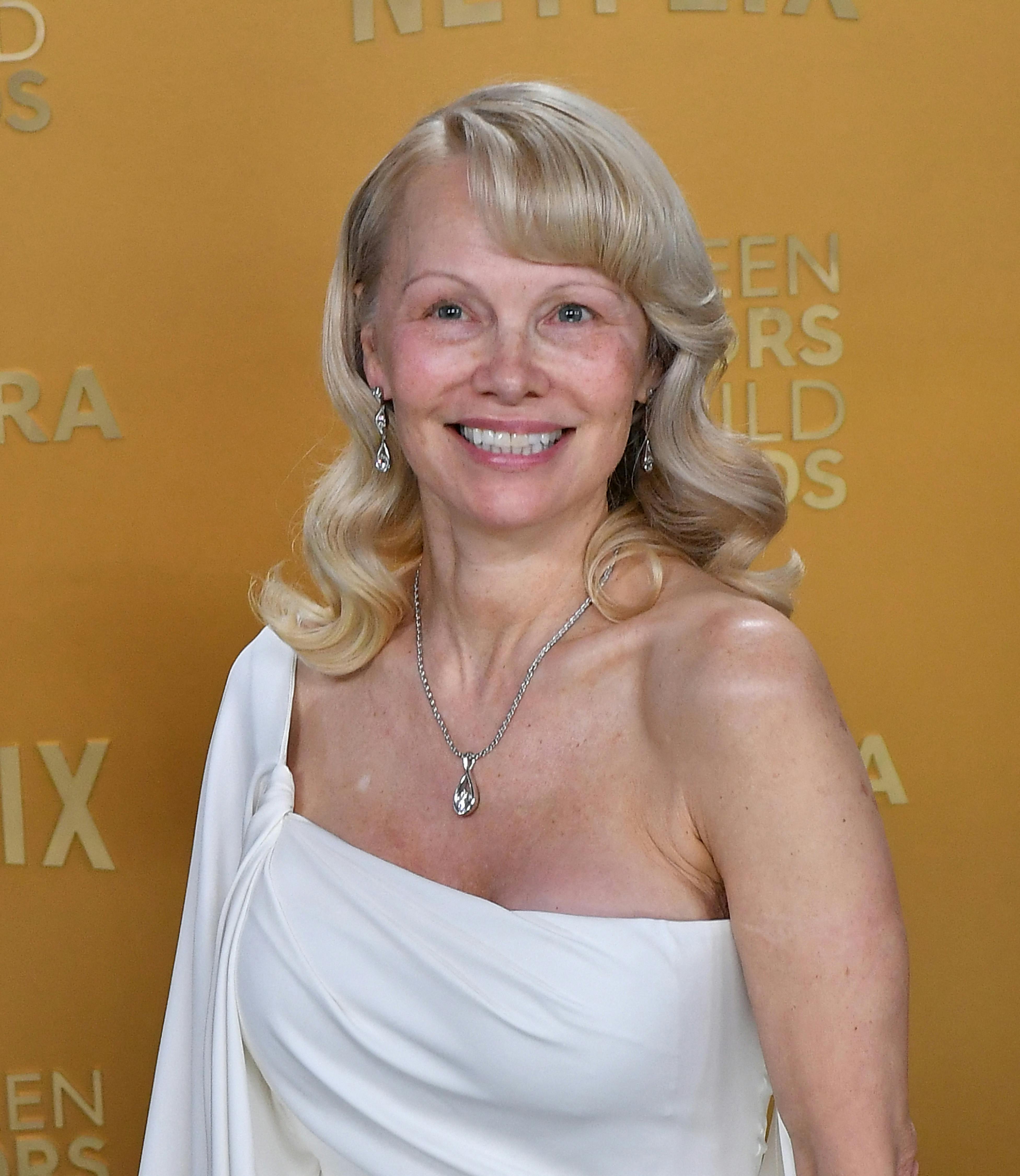 https://imgix.femina.dk/2025-07-08/MEGA1274551_040.jpg