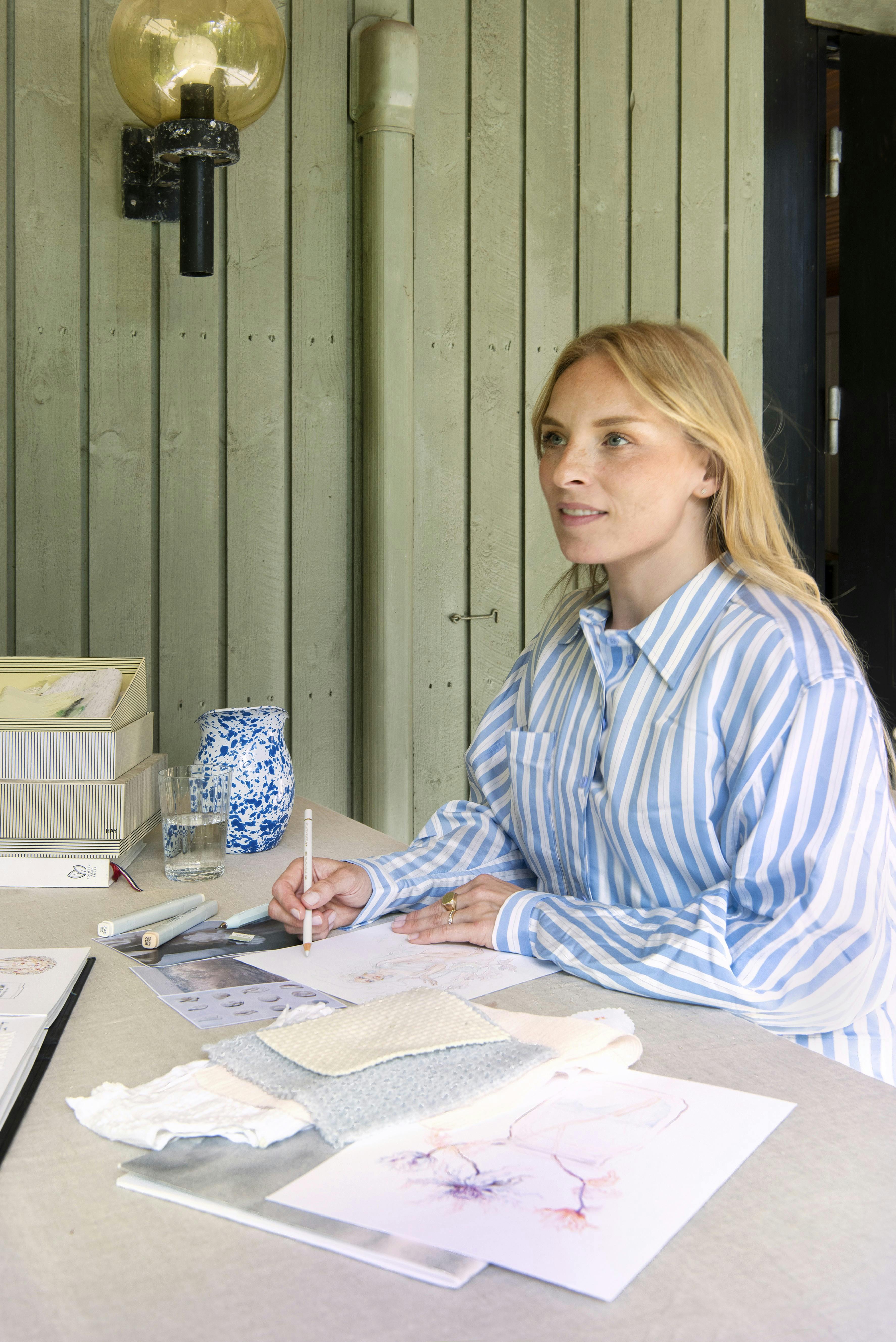 Aslaug er design manager for Munthe og arbejder ofte fra sommerhuset.