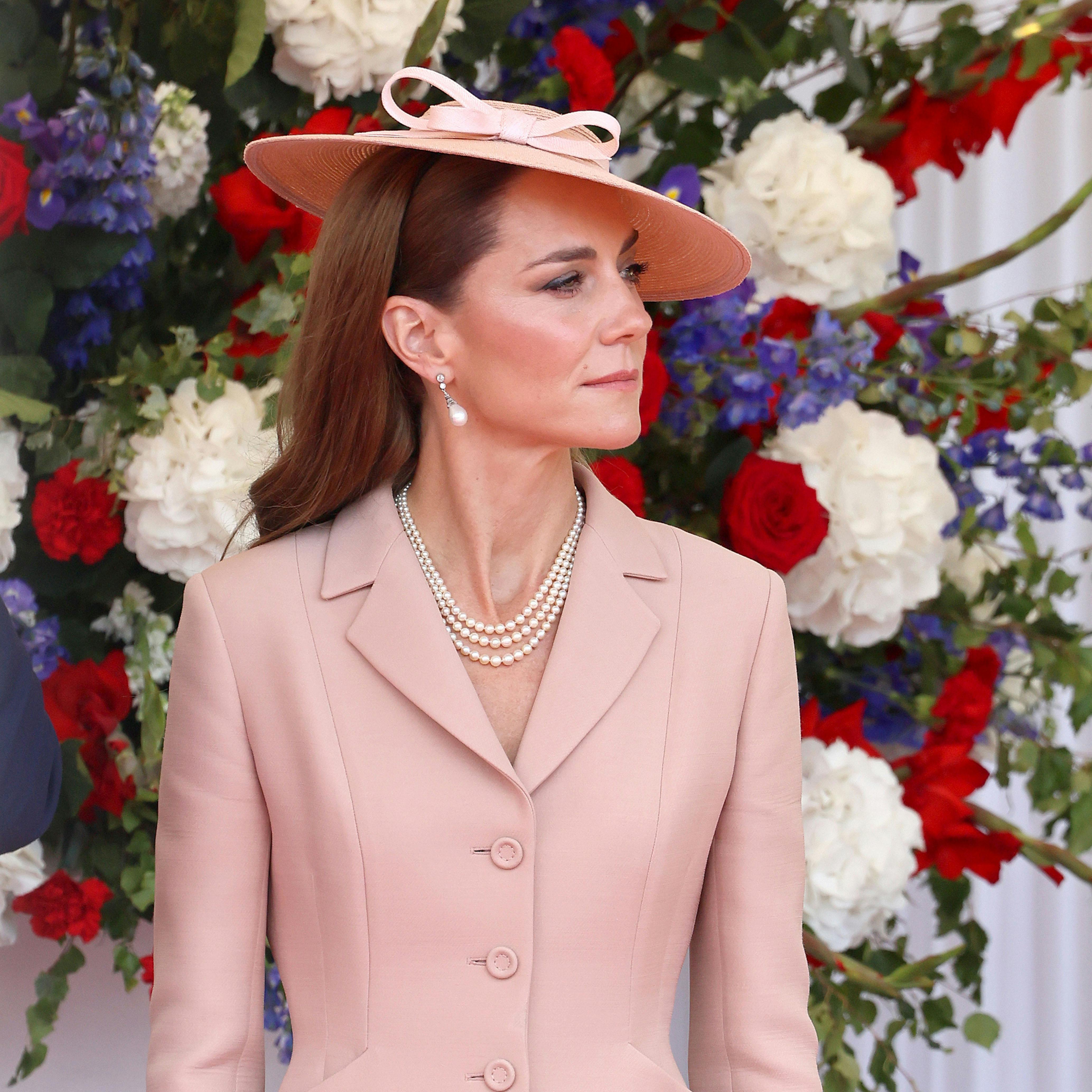 Kate Middleton ved præcis, hvordan man bærer tøj med både mening og stil.