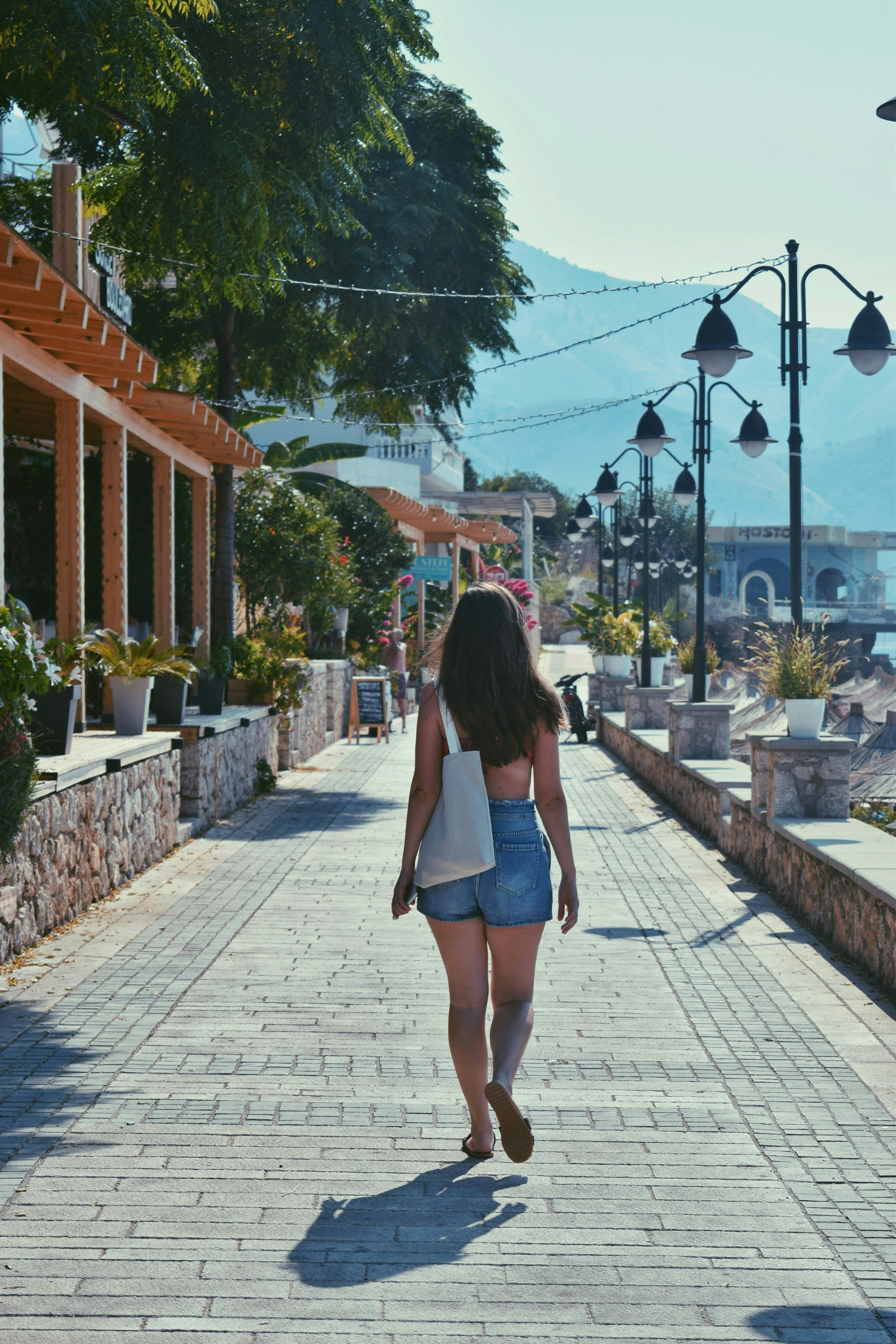 https://imgix.femina.dk/2025-07-10/xhiliana-6NlQVjoop_Y-unsplash.jpg