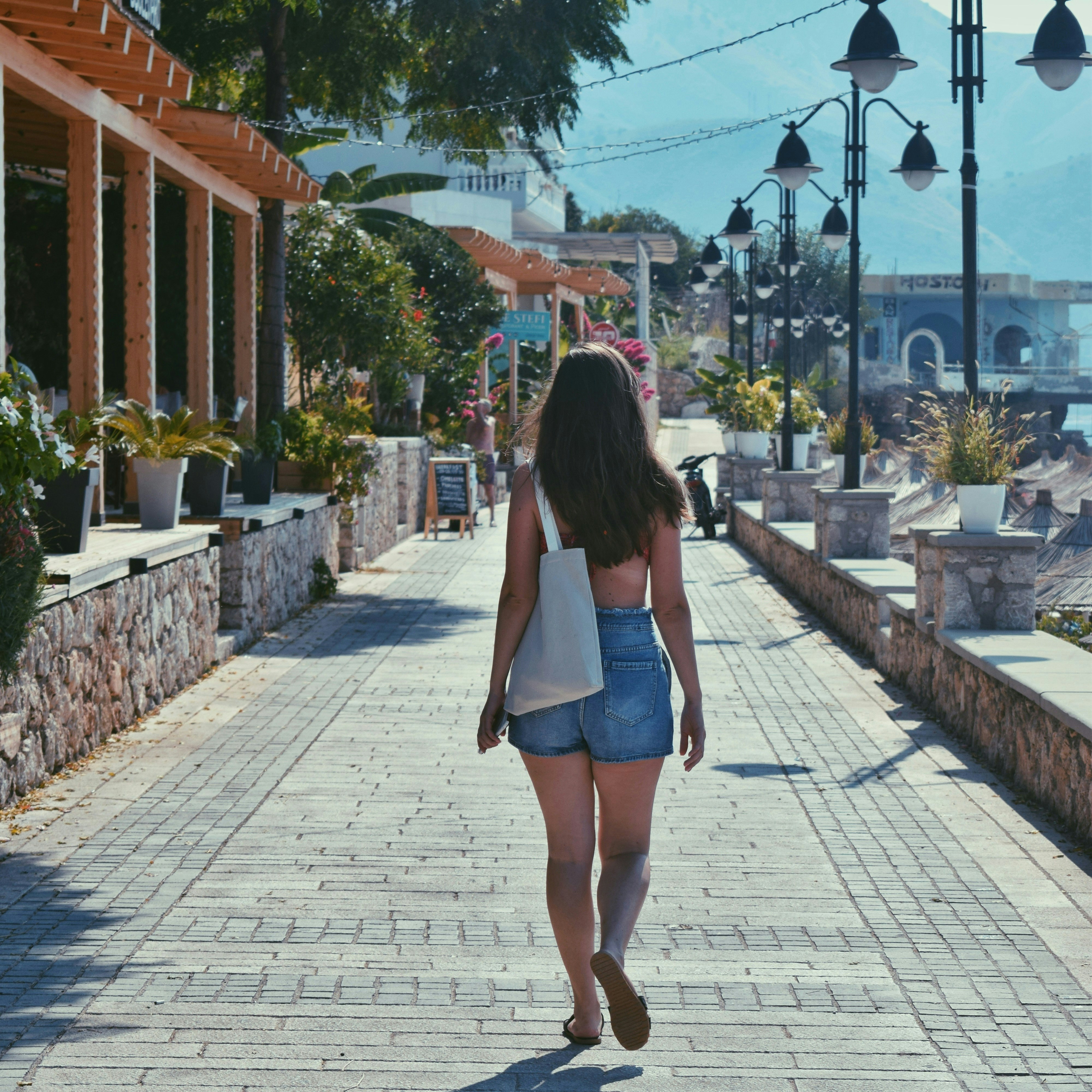 https://imgix.femina.dk/2025-07-10/xhiliana-6NlQVjoop_Y-unsplash.jpg?fm=jpg