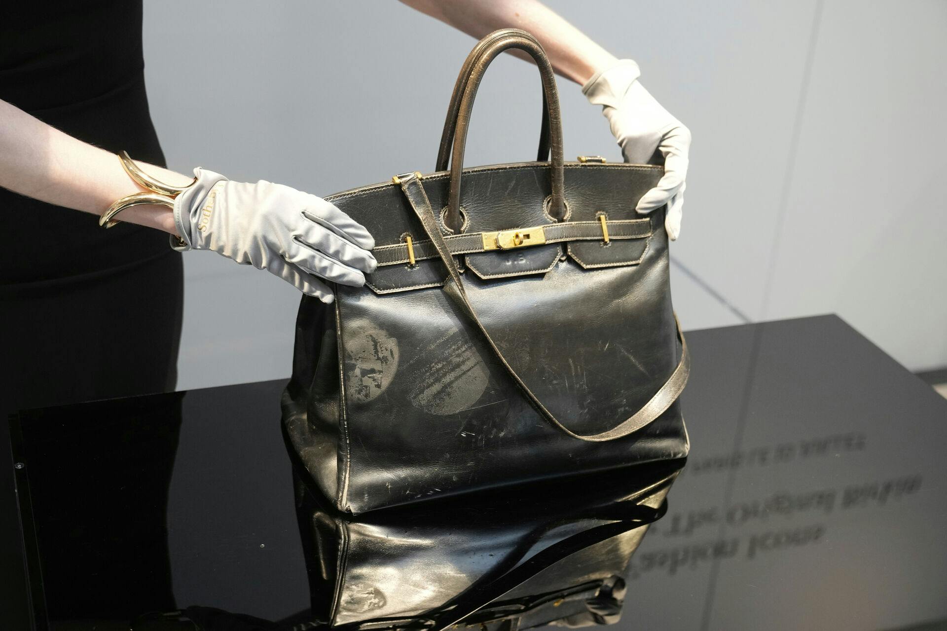 Selvom du ikke har råd til den originale Birkin-taske, kan det alligevel være svært at få fat i en moderne udgave.