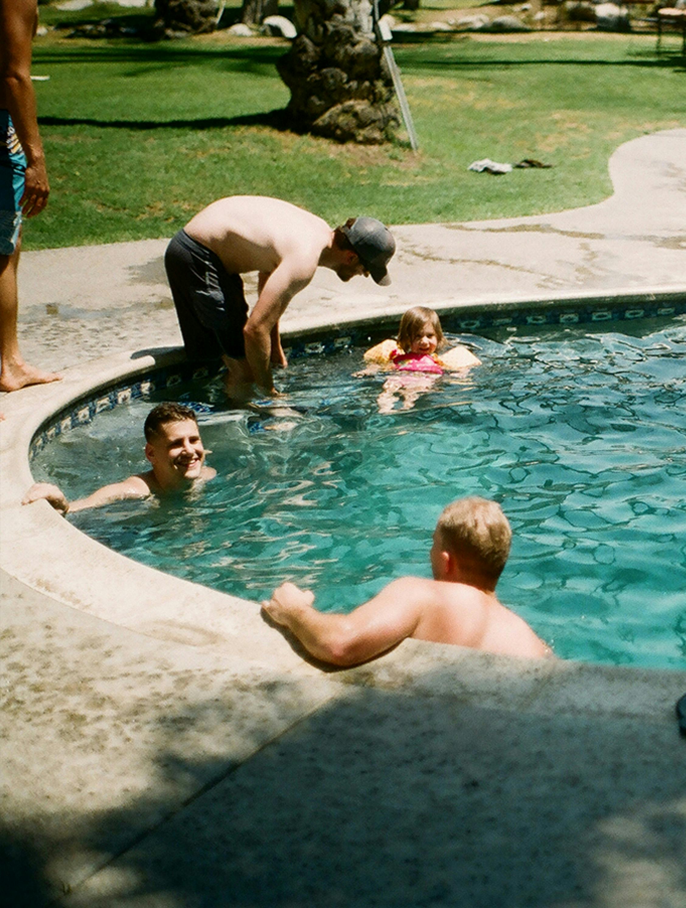 Tisse i poolen