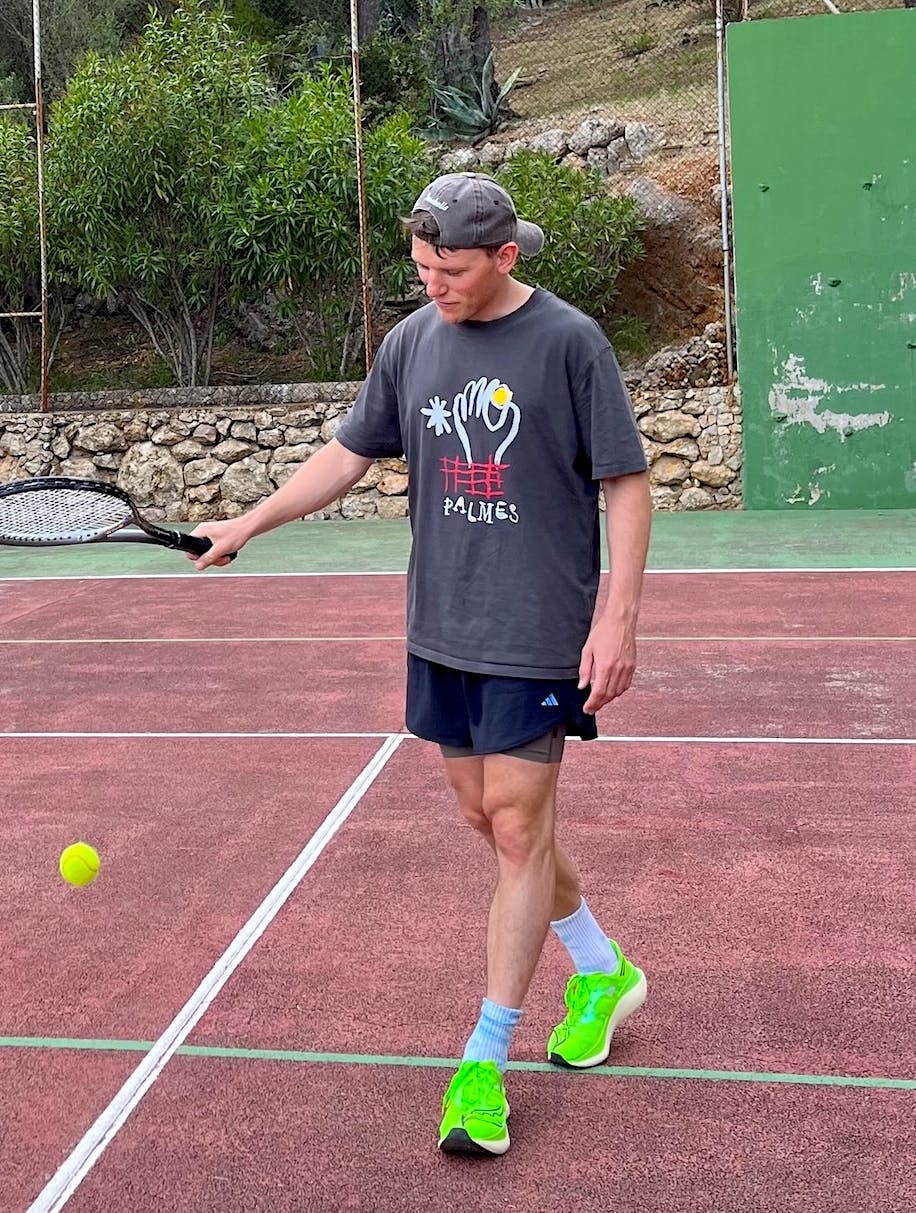 Tobias Hamann er glad for at være aktiv, når han er på ferie.