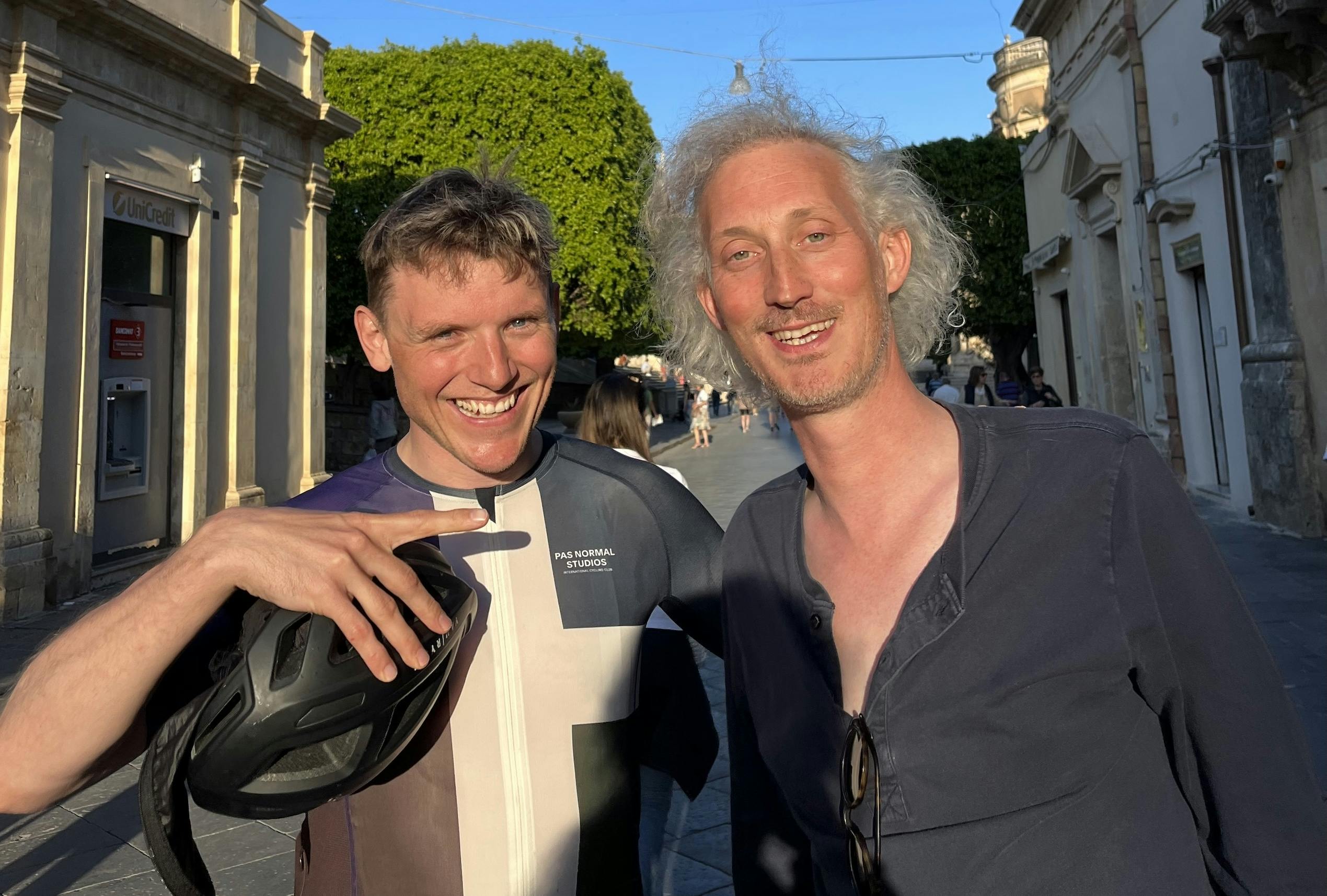 Tobias Hamann er allerede rendt ind i skuespiller Bruno Gouery, der blandt andet er kendt for sin rolle som den excentriske Luc i Netflix serien ‘Emily in Paris’.