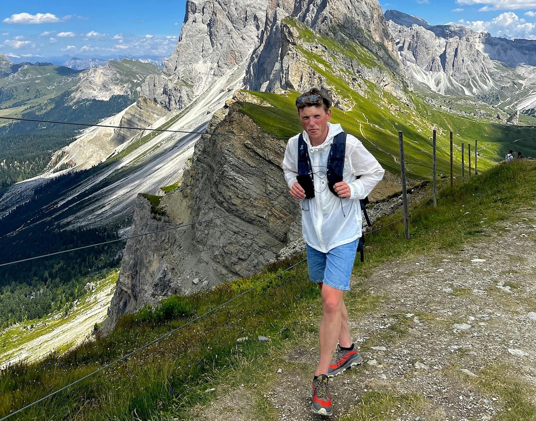 Tobias Hamann nyder både at cykle, svømme og vandre i sin sommerferie.