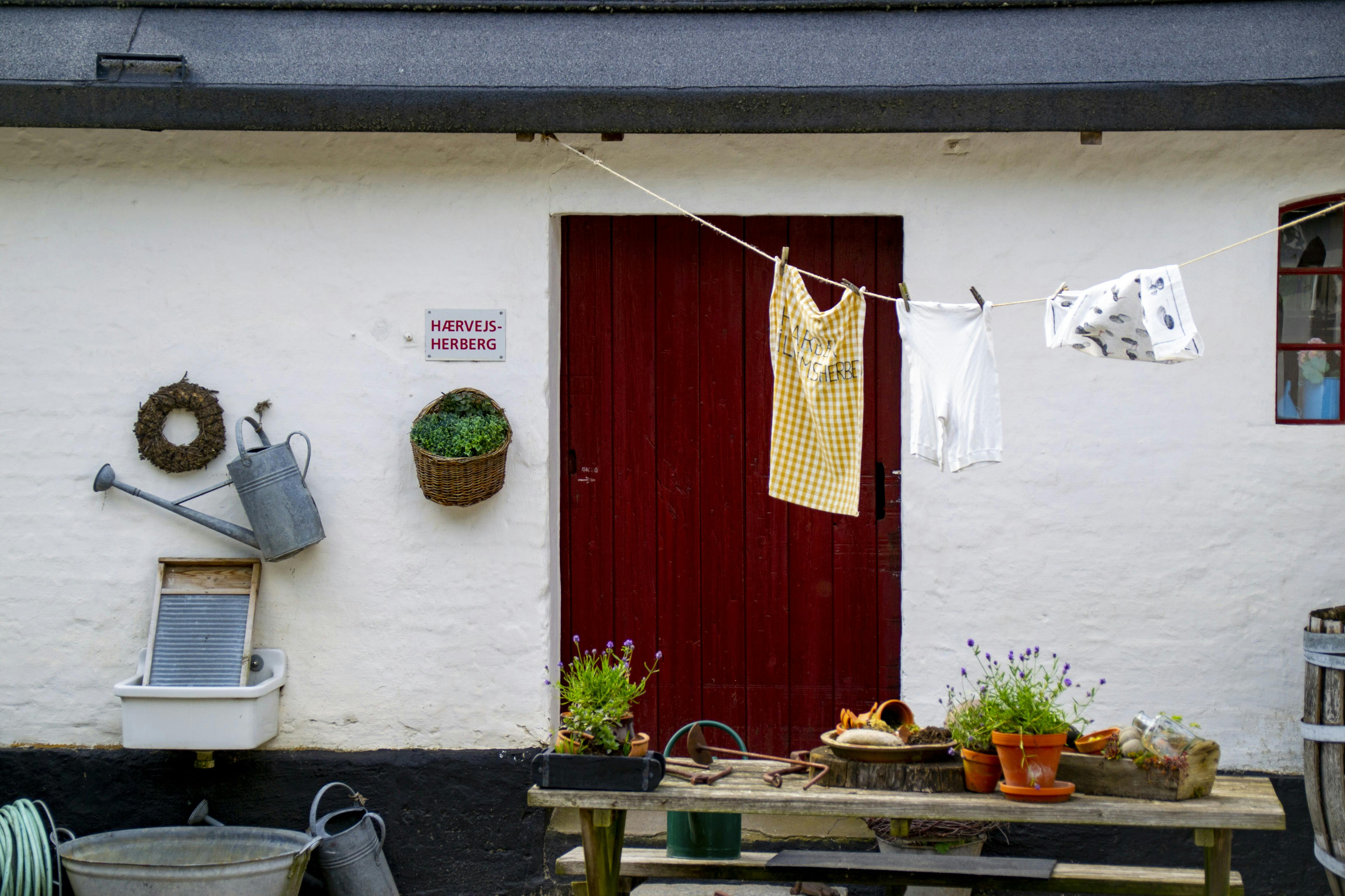På en byrundtur i Hjarbæk kommer man forbi en håndfuld historiske huse, der emmer af charme og nostalgi.