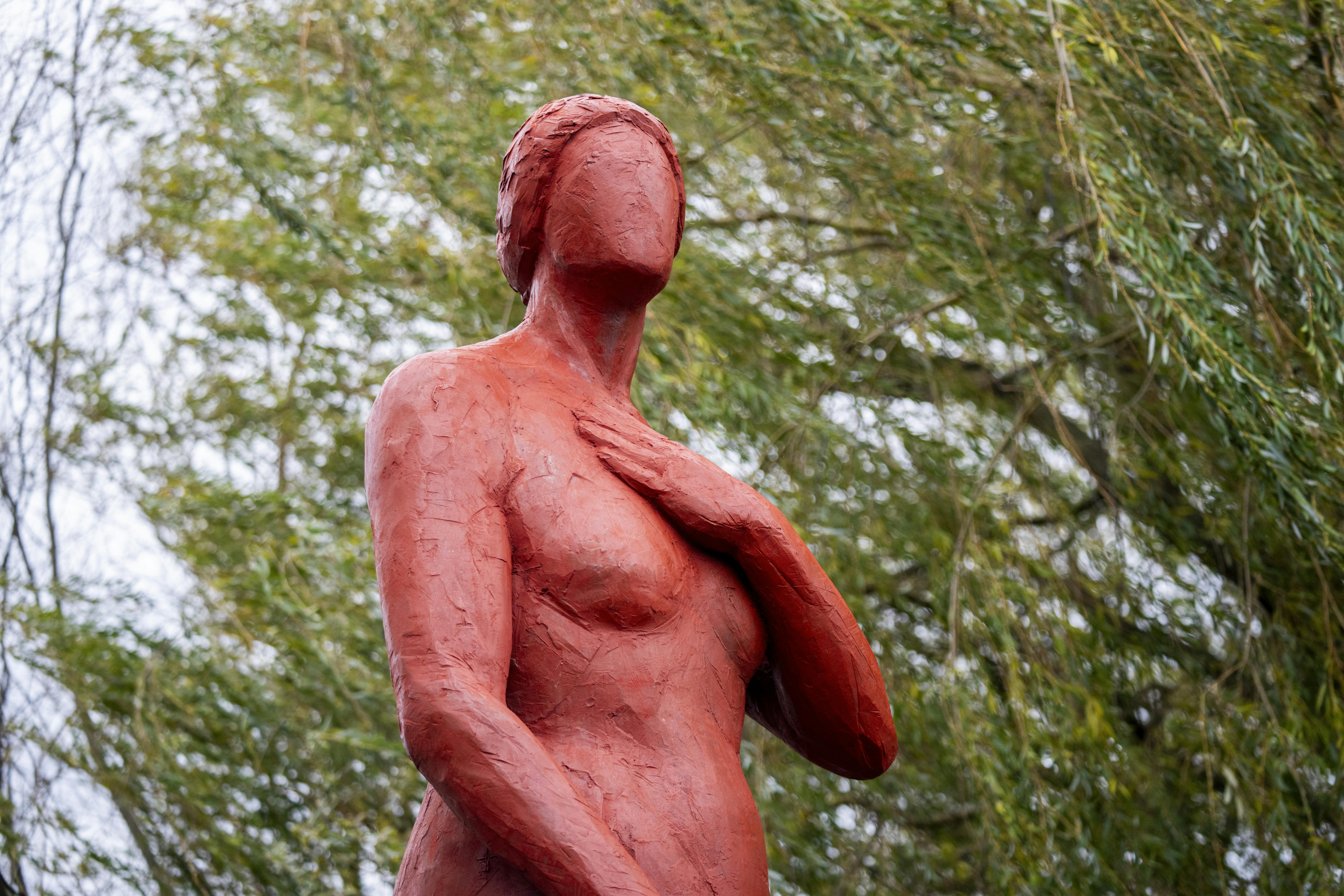 I efteråret 2024 blev grevinde Danner hyldet med et monument ved søerne i København. Statuen er skabt af billedhugger Kirsten Justesen.