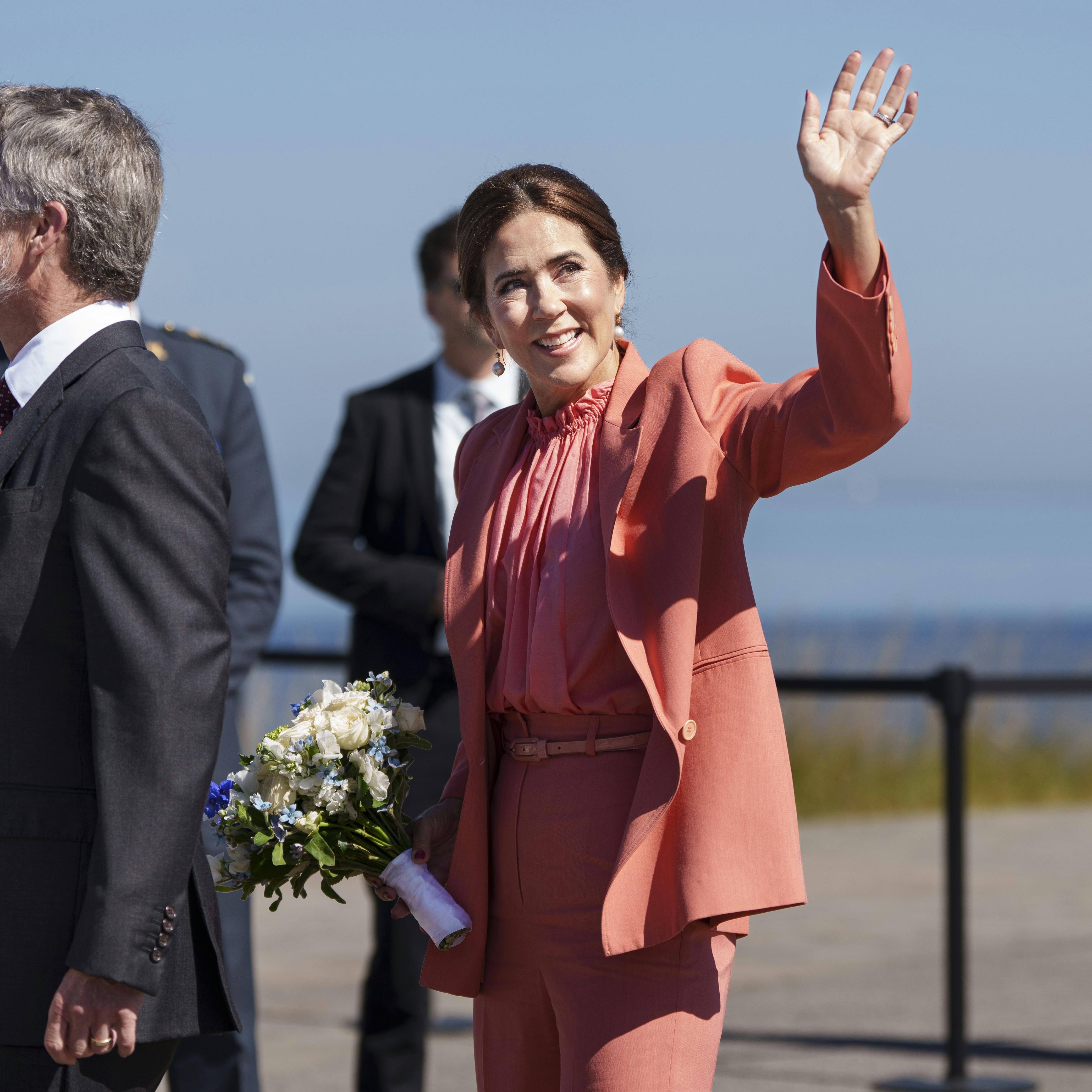 Kong Frederik og Dronning Mary ankommer til Luftkastellet ved Øresundsbroens 25-års jubilæum tirsdag den 1. juli 2025.. (Foto: Liselotte Sabroe/Ritzau Scanpix)