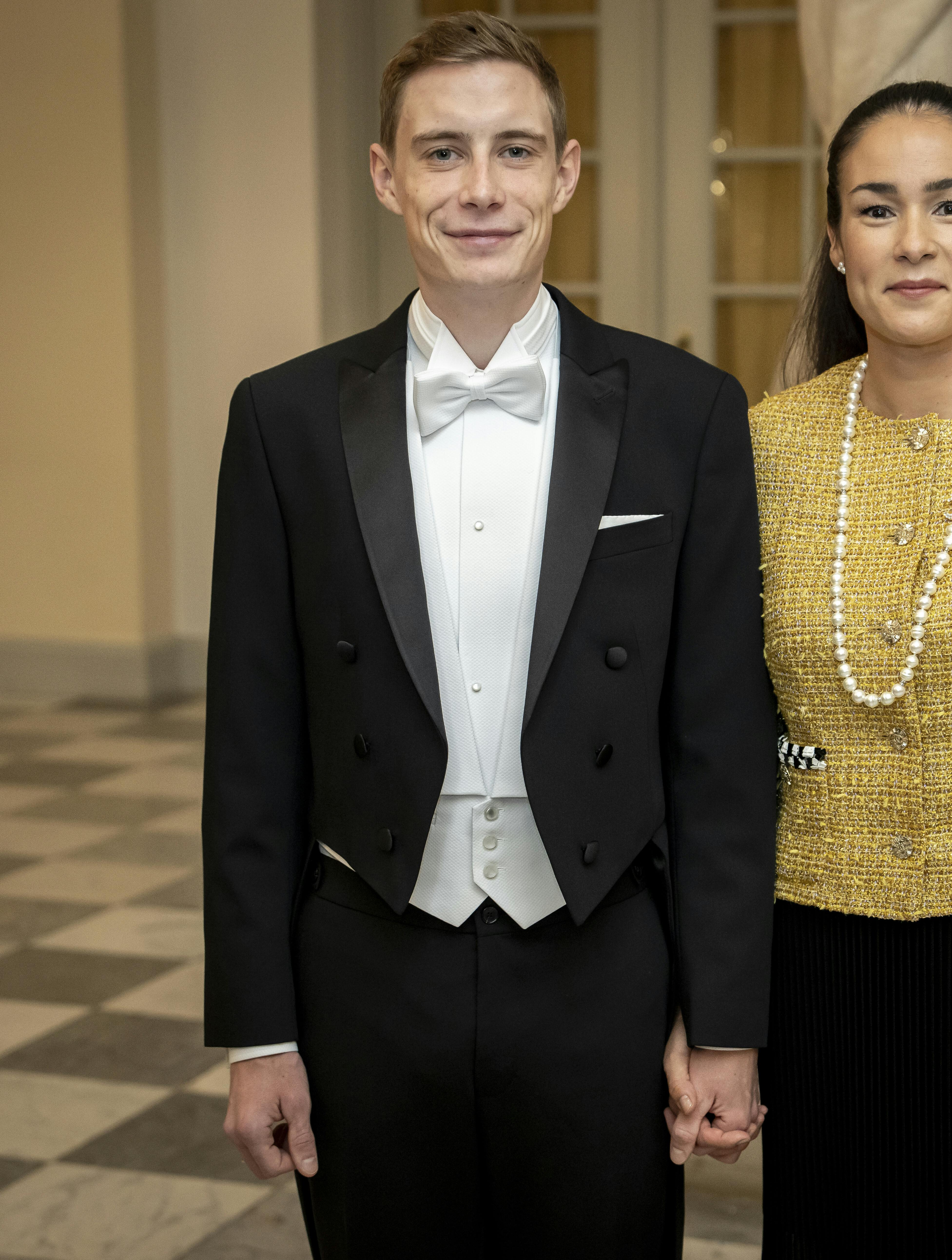 Jonas Vingegaard og Trine Marie Hansen ankommer til gallataffel på Christiansborg Slot i København, mandag den 6. november 2023. Det spanske kongepar er på et tre-dages statsbesøg i Danmark.. (Foto: Mads Claus Rasmussen/Ritzau Scanpix)