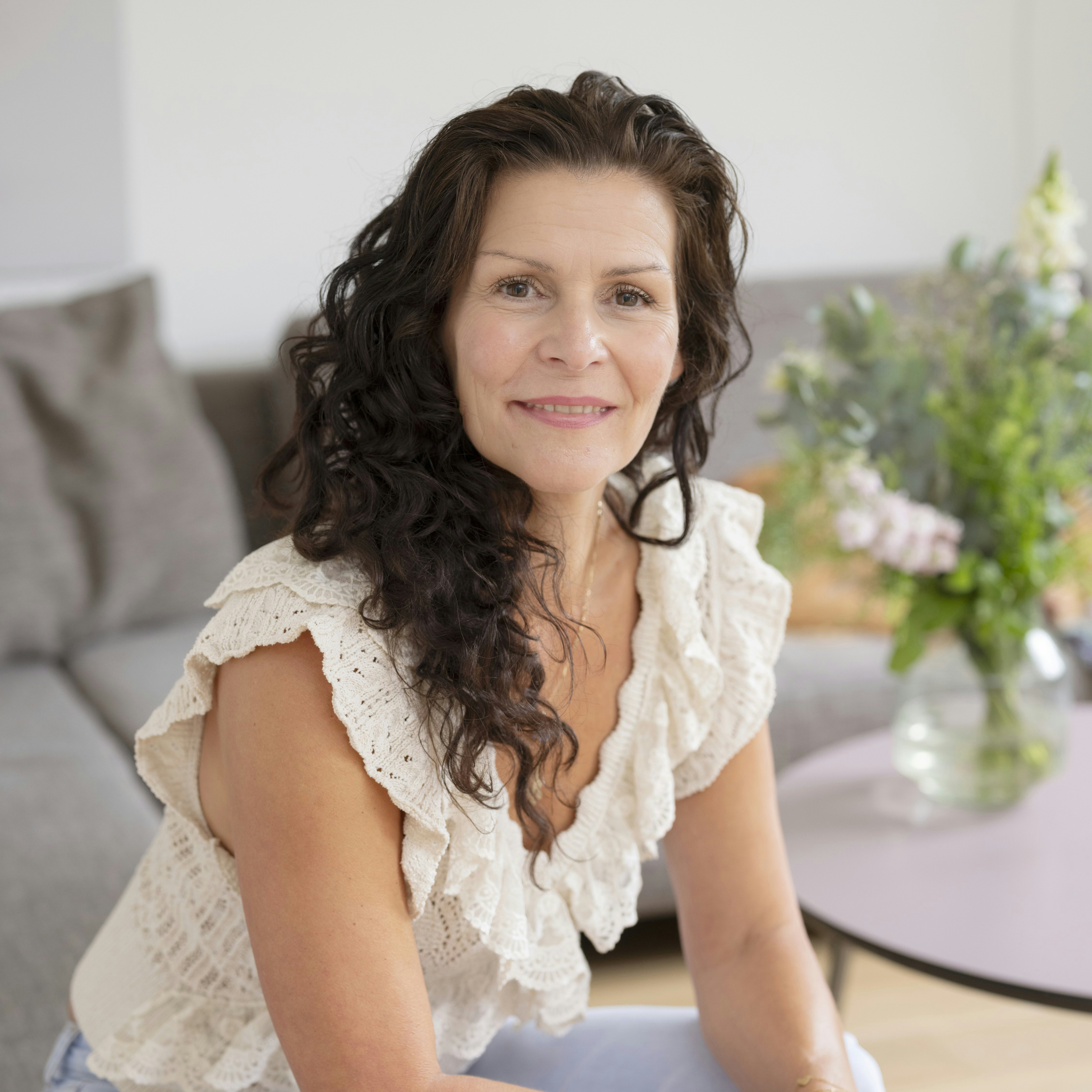 Maria Schønemann har skrevet en hudløst ærlig bog om at have en far med demenssygdom.