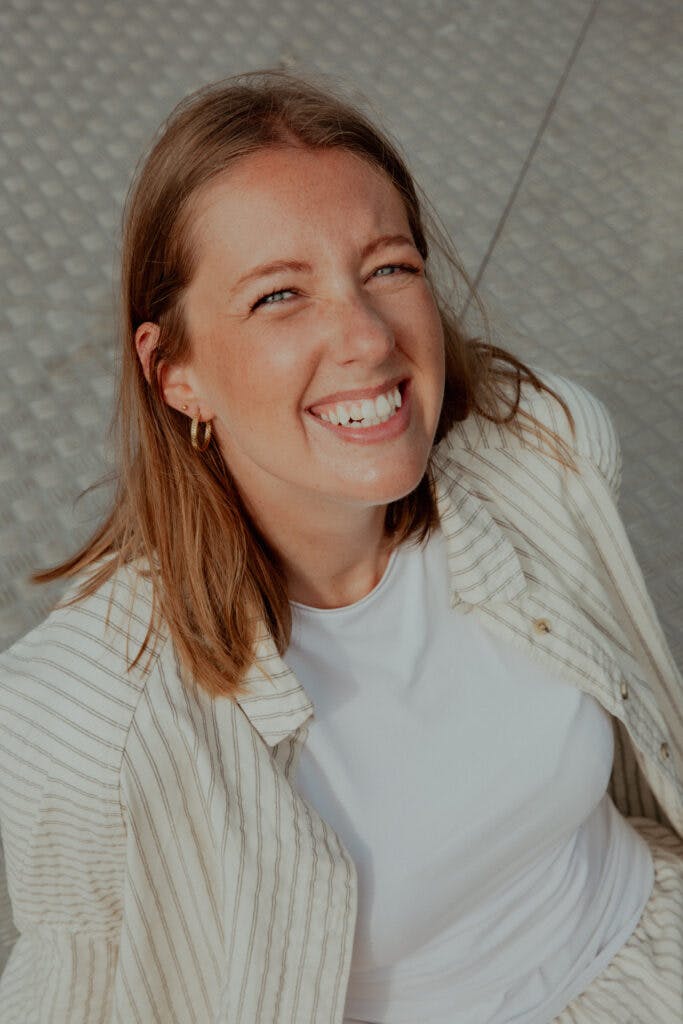 En frisør har engang fortalt Sarah, at hun ikke måtte klippe sit hår for kort, da det “ikke klædte høje piger”.