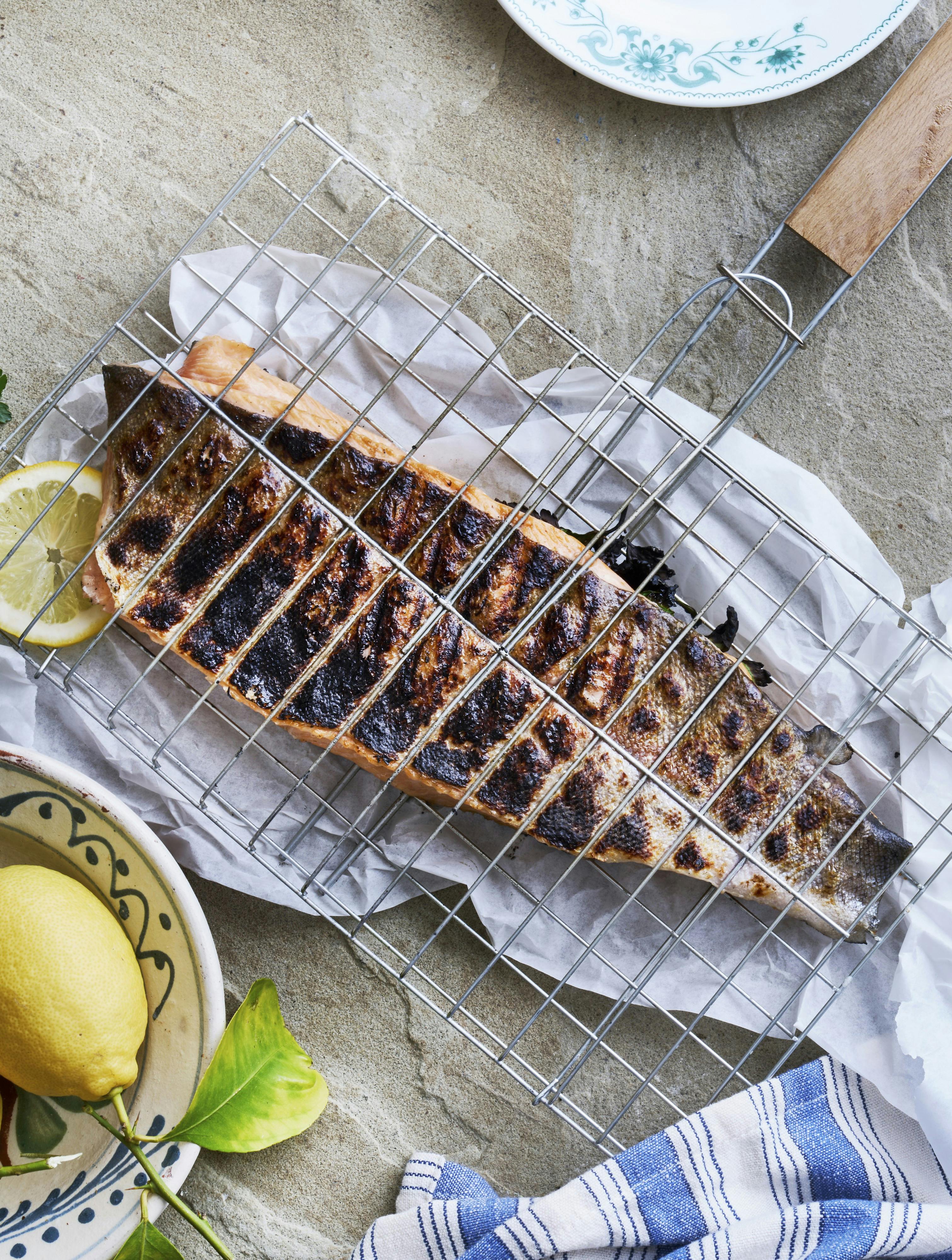 Grillet ørred med agurkecreme