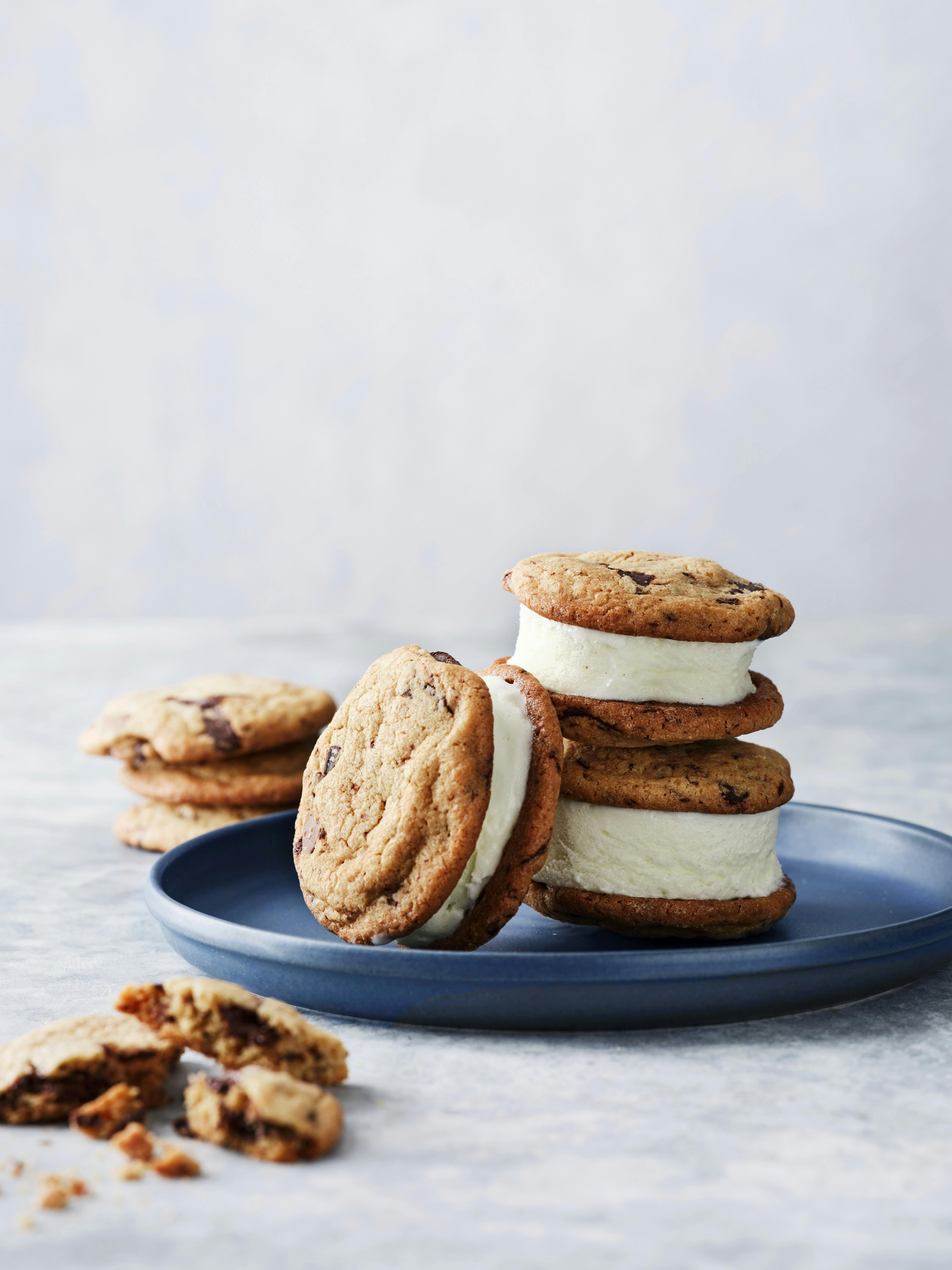 Cookie is-sandwich