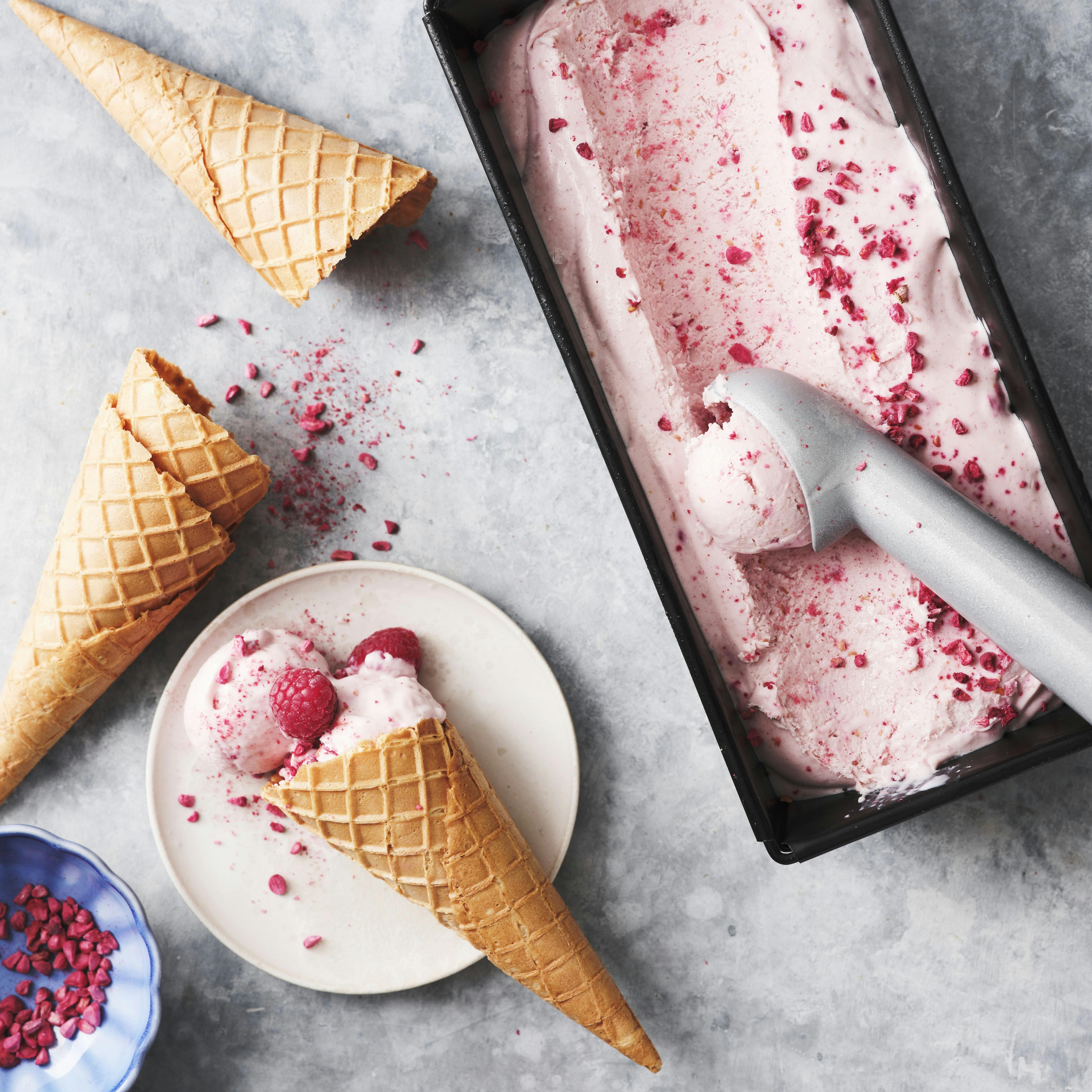 Hindbæris på kondenseret mælk