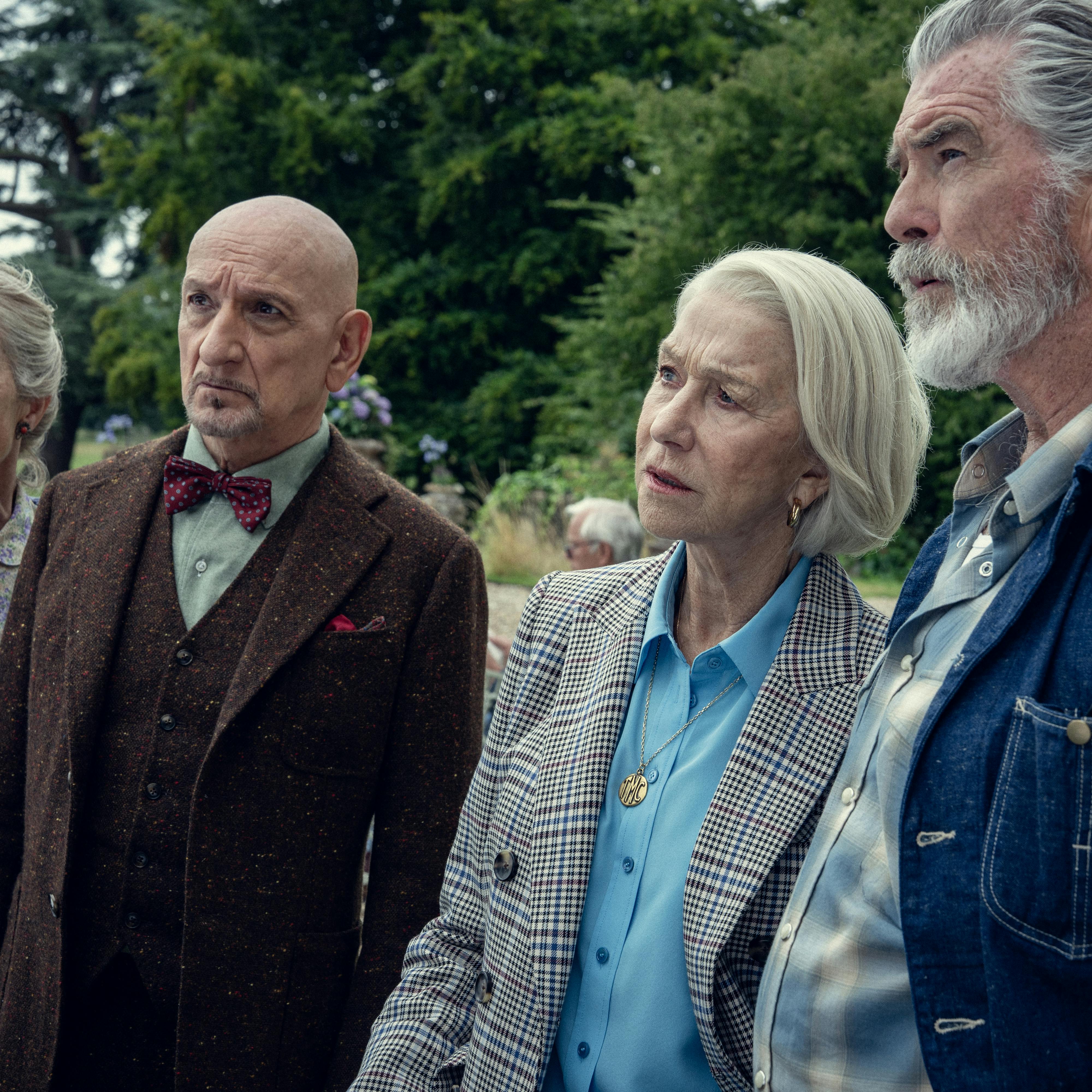 Celia Imrie, Sir Ben Kingsley, Helen Mirren og Pierce Brosnan i 'Torsdagsmordklubben'.
