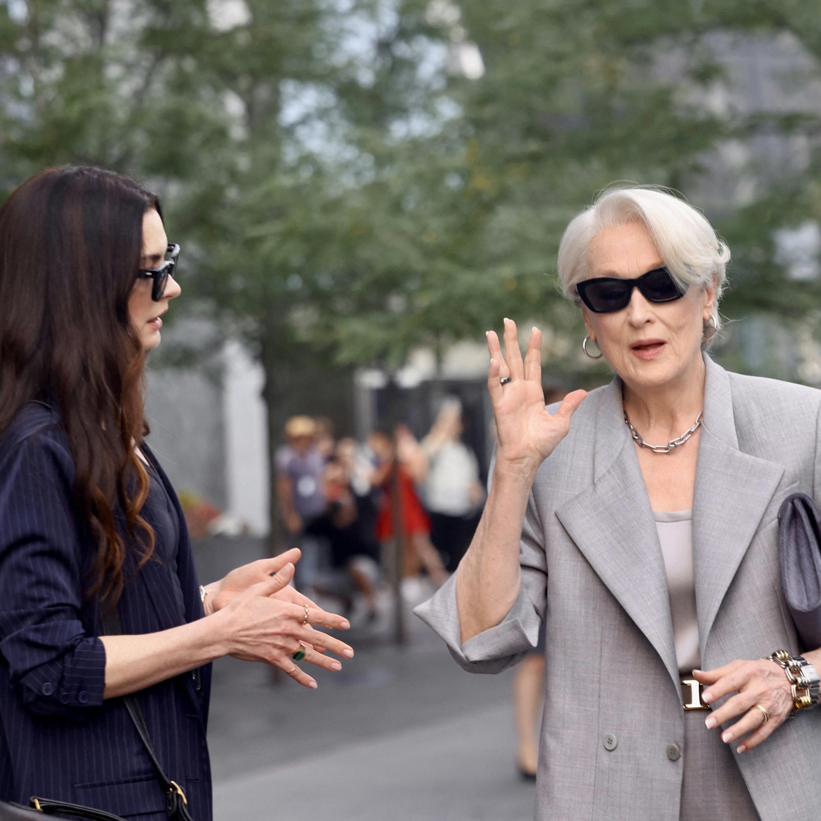 Anne Hathaway og Maryl Streep i rollerne som Andy Sachs og Miranda Priestley.