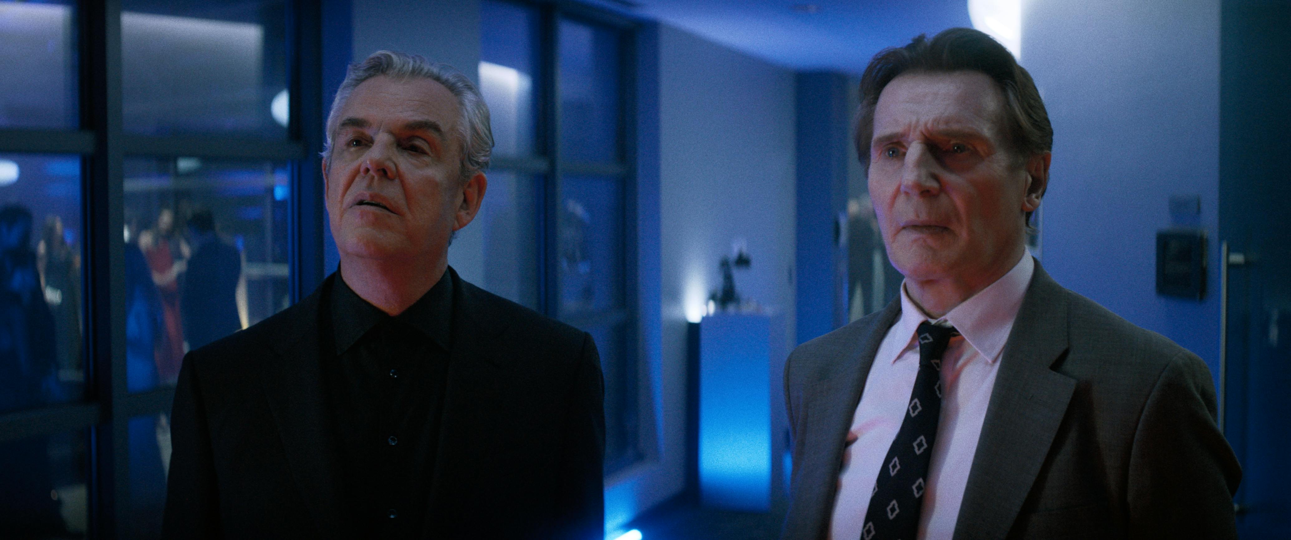 Danny Huston spiller Ricahrd Cane og Liam Neeson spiller Frank Drebin Jr. i The Naked Gun fra Paramount Pictures. 