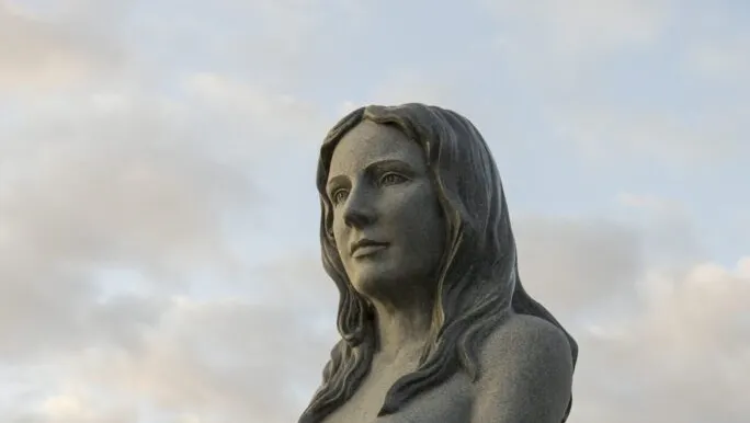 Statuen der delte Danmark: Frisind eller forargelse?