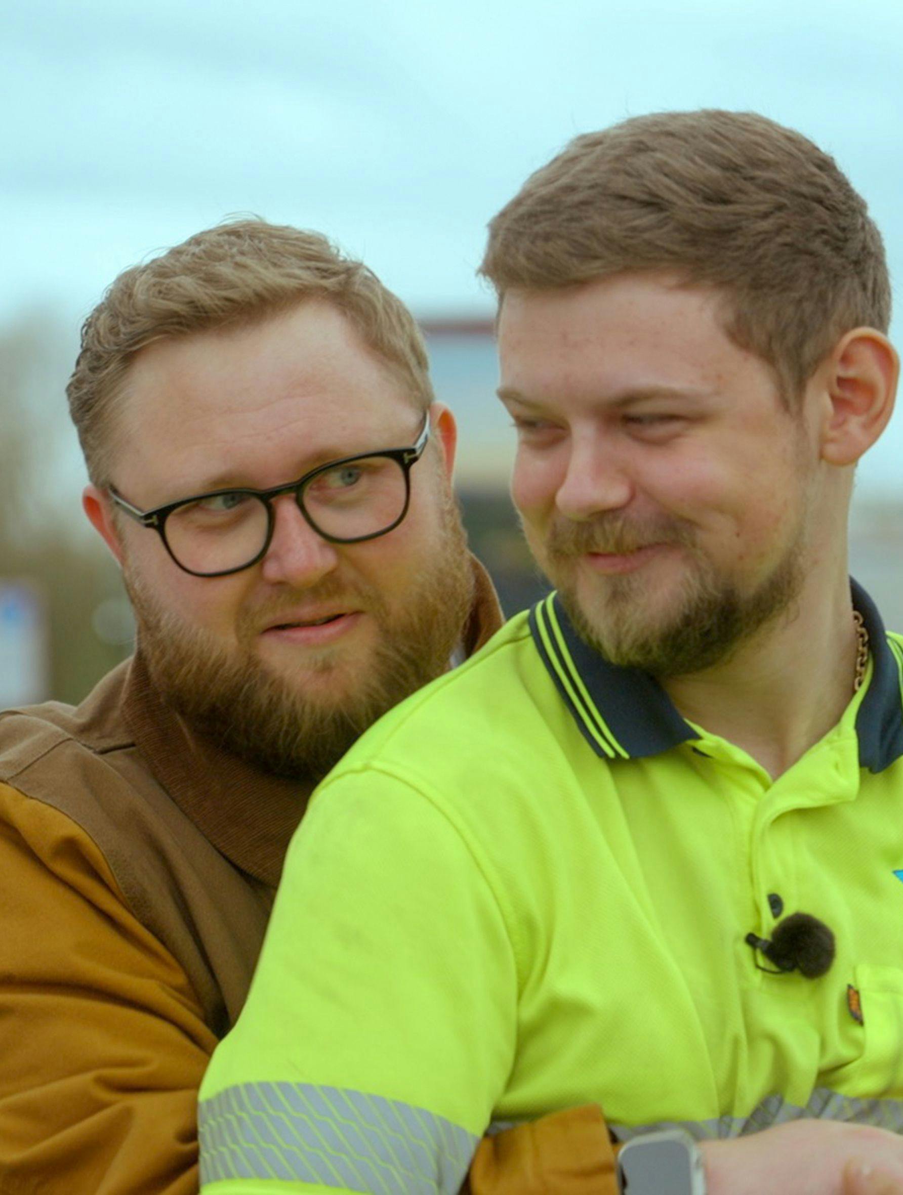 Christian Bonde er den omfavnende vært i datingprogrammet 'Kærlighed i førersædet'. 