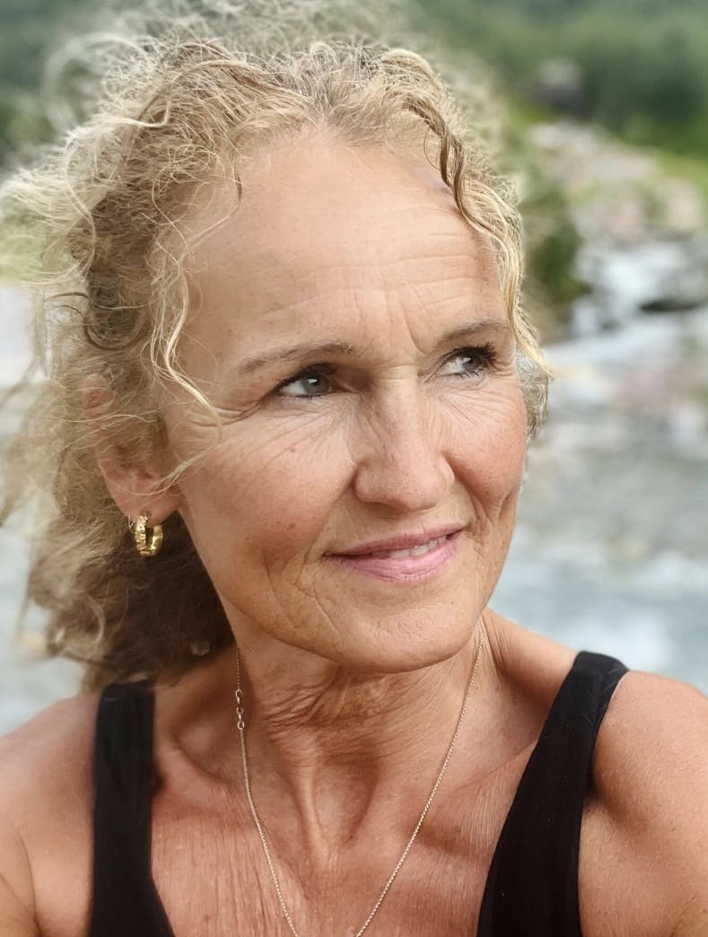 Birgit skulle bare bade, da hun pludselig blev taget af strømmen.