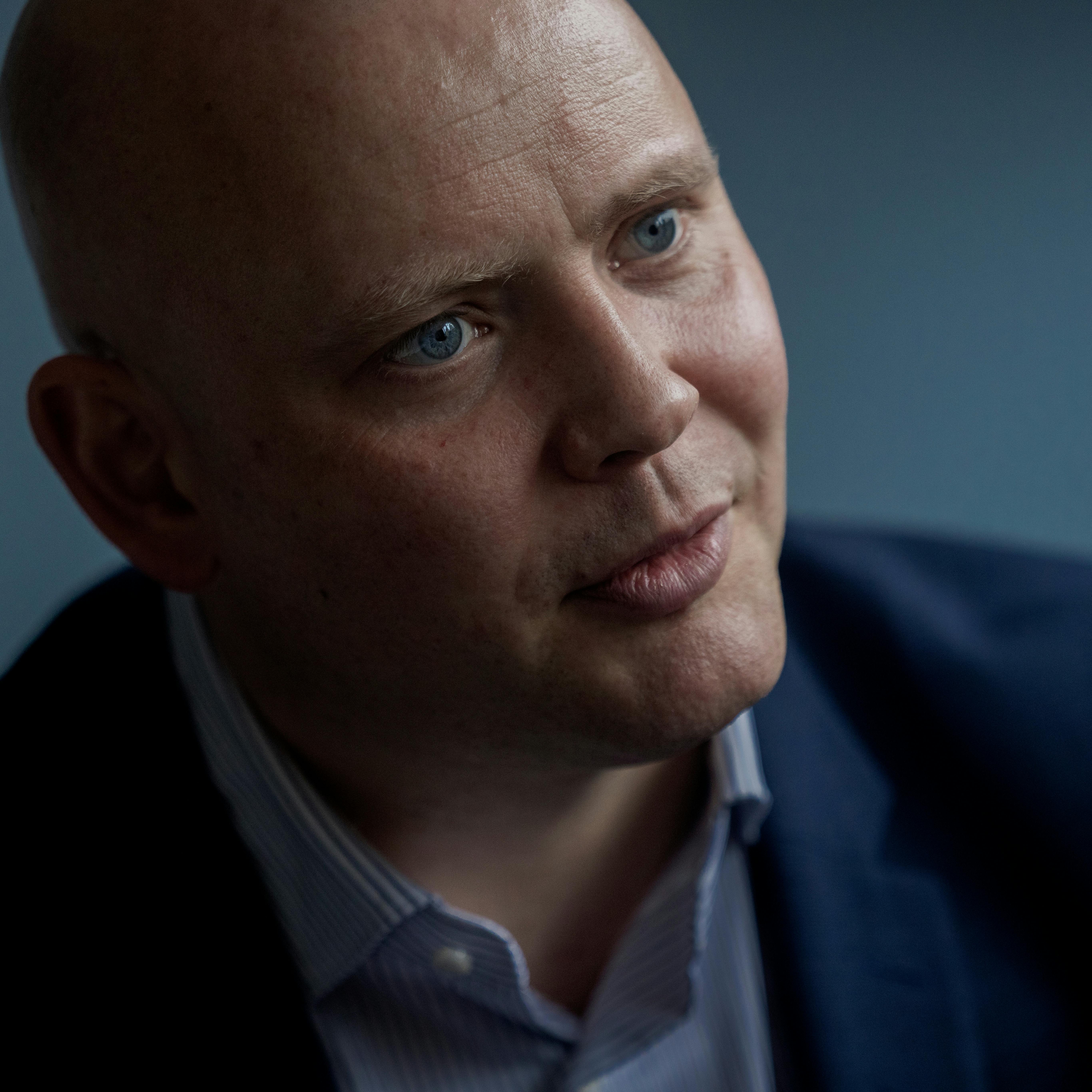 Danmark står midt i en såkaldt læsekrise, men nu håber kulturminister Jakob Engel-Schmidt på at komme den til livs.