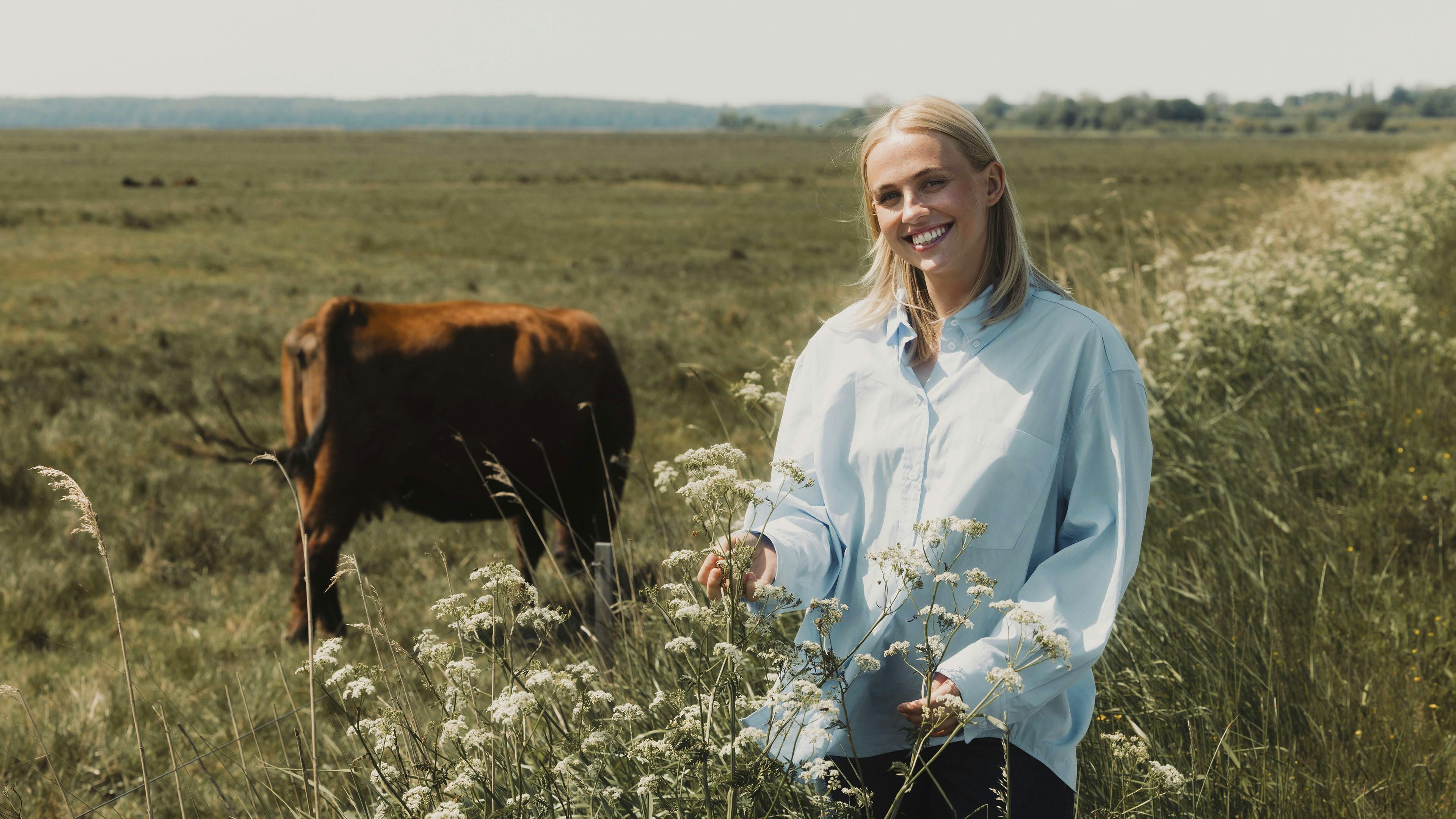 Sofie Martinusen har fået en forrygende start som vært på "Landmand søger kærlighed", og Lene Beier er også tilfreds.