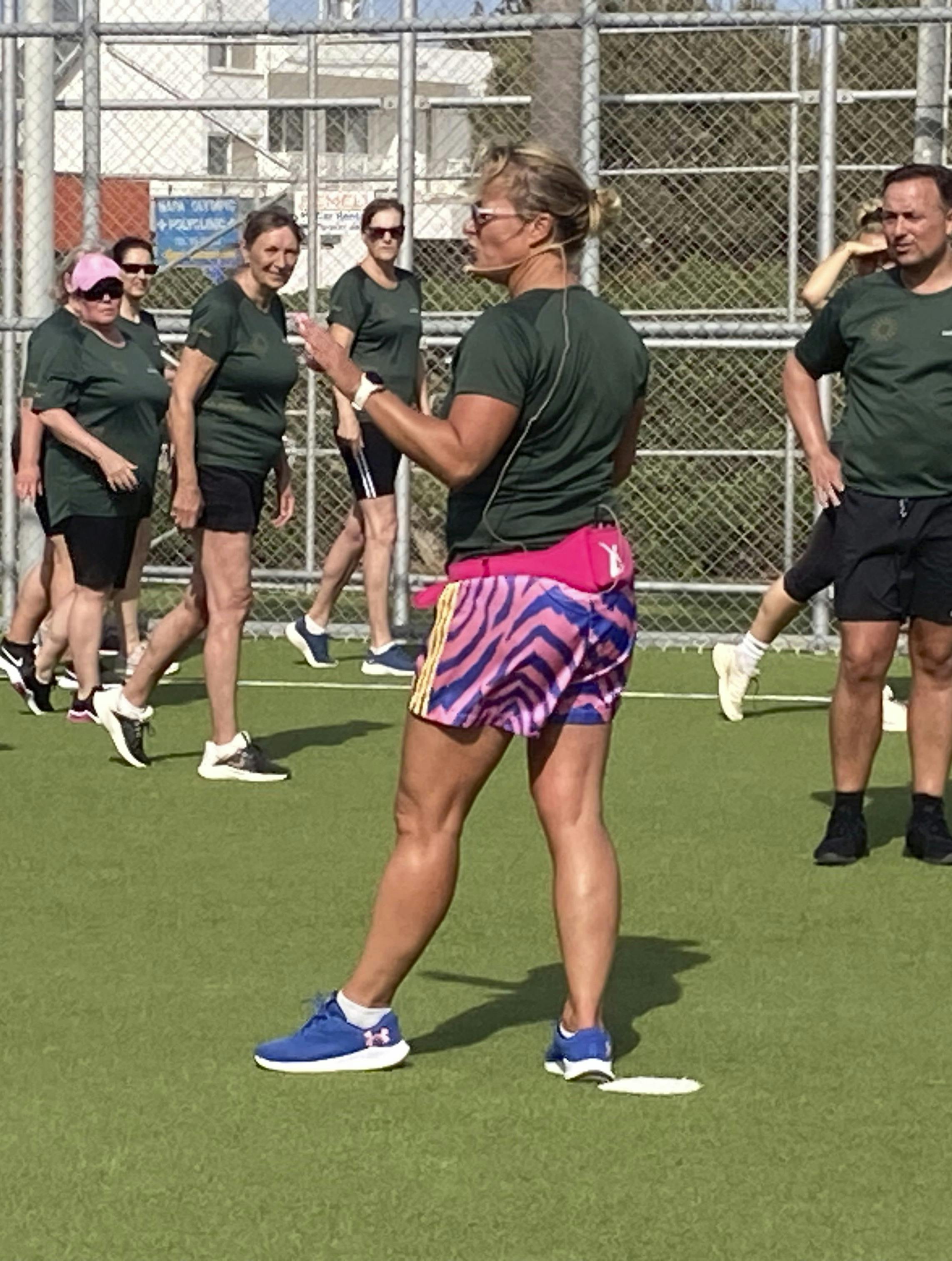 Elisabeth Dalsgaard er kvinden bag Ballroom Fitness, og har undervist i over 27 år. Hun afholder danseture til flere populære feriemål.