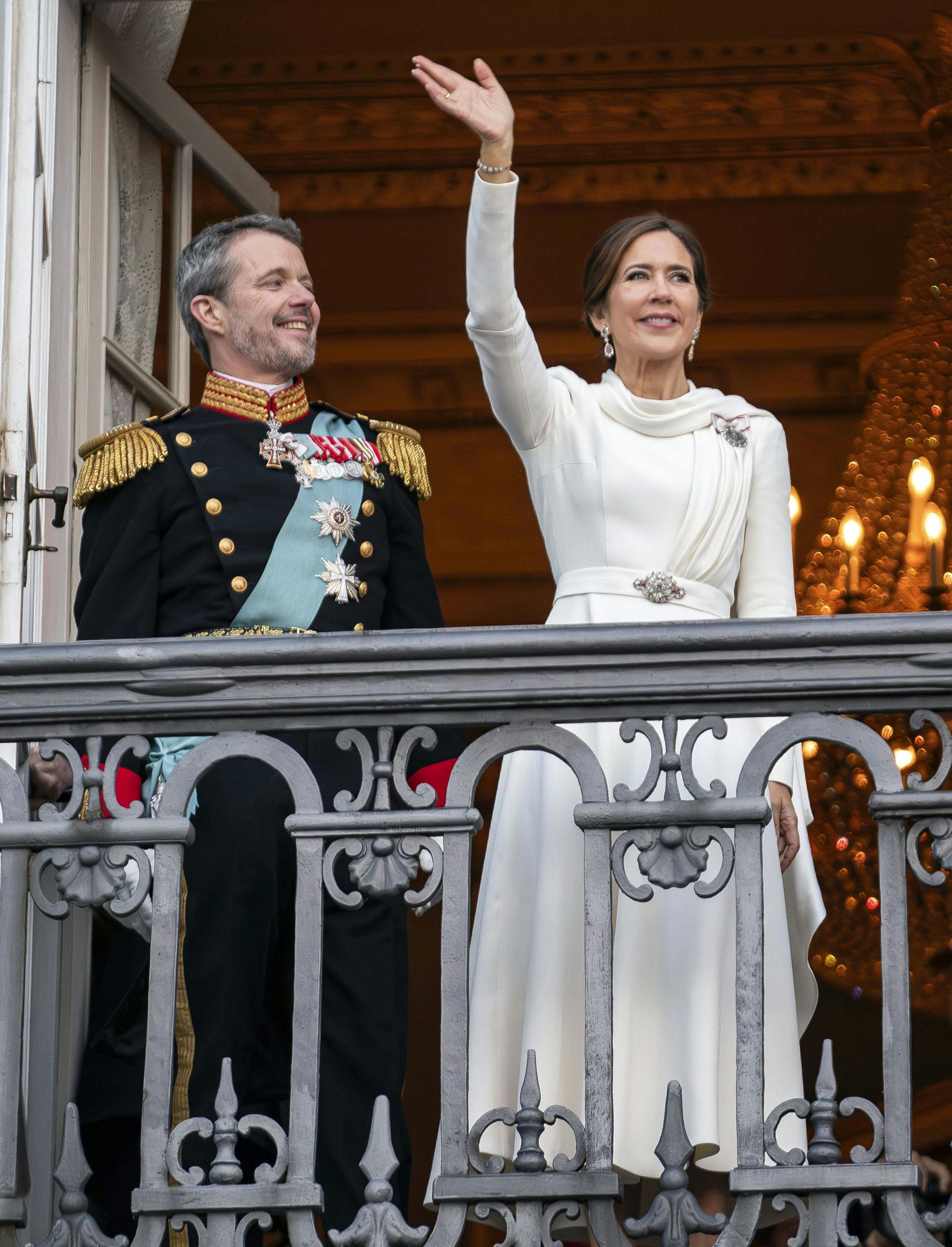 Søren Le Schmidt står bag den ikoniske kjole båret af Dronning Mary.