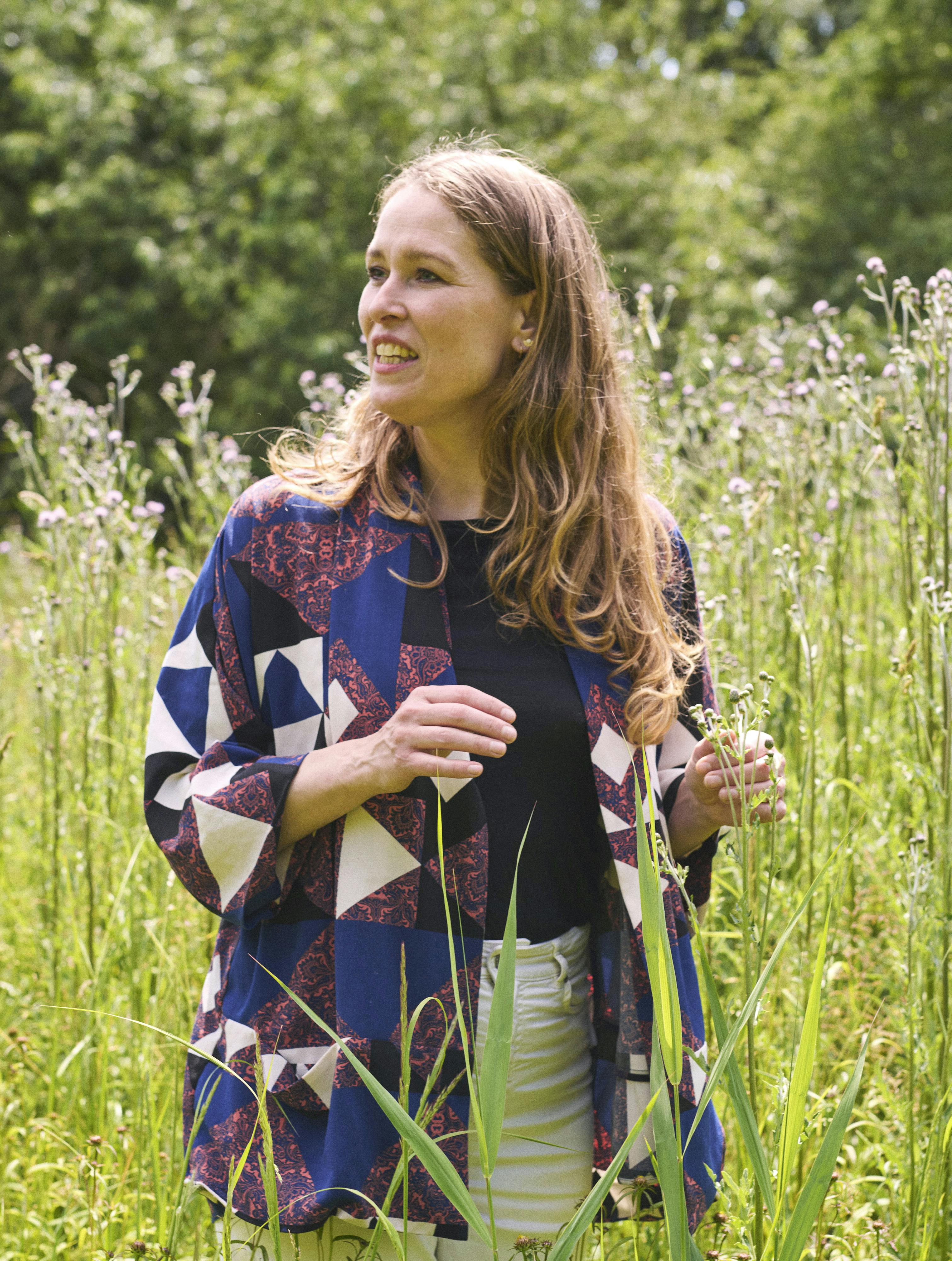 Journalist Lea Korsgaards første sommerfugleekspedition gik til Skagen sammen med hendes søn. Nu har hun skrevet en bog om de smukke flyvere.