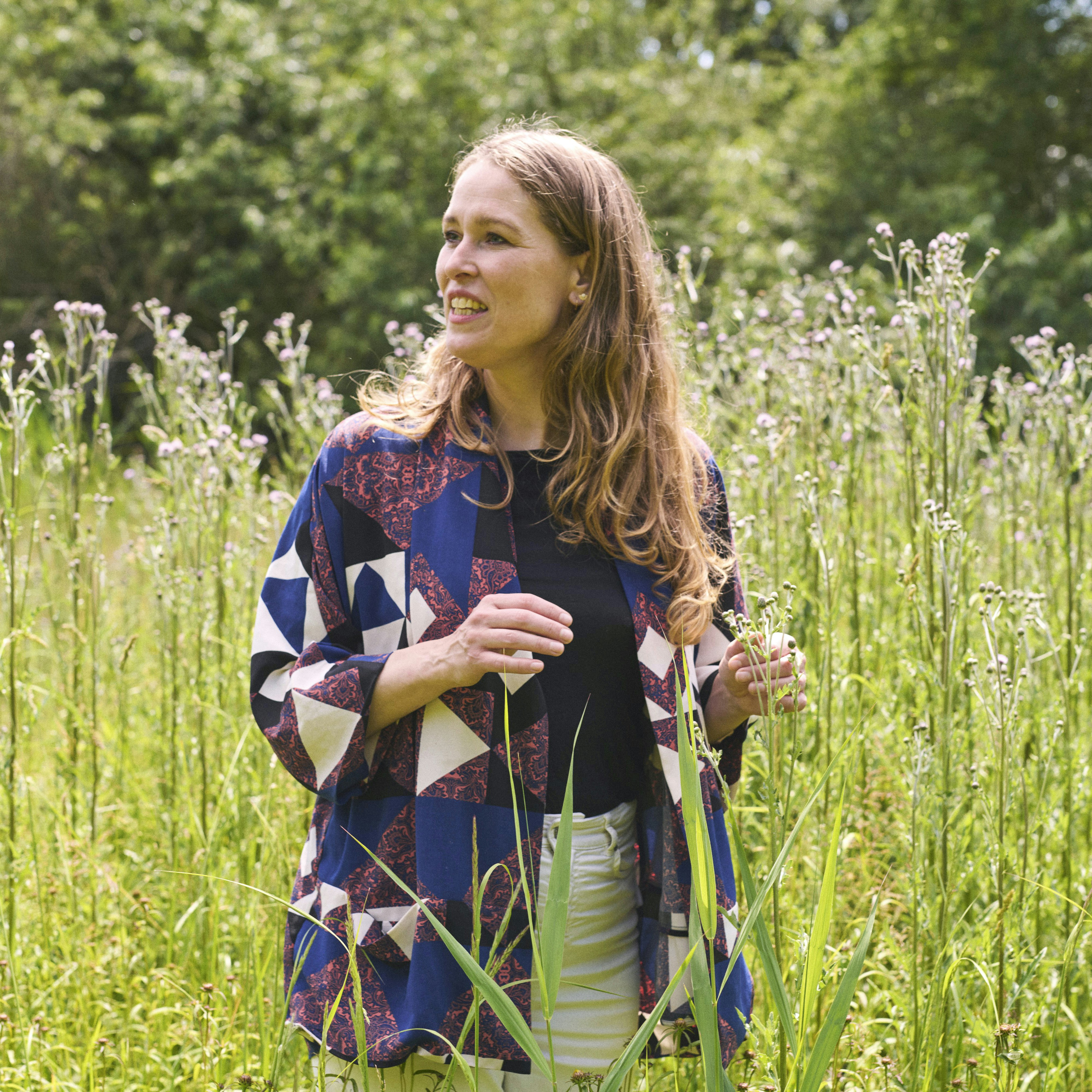 Journalist Lea Korsgaards første sommerfugleekspedition gik til Skagen sammen med hendes søn. Nu har hun skrevet en bog om de smukke flyvere.