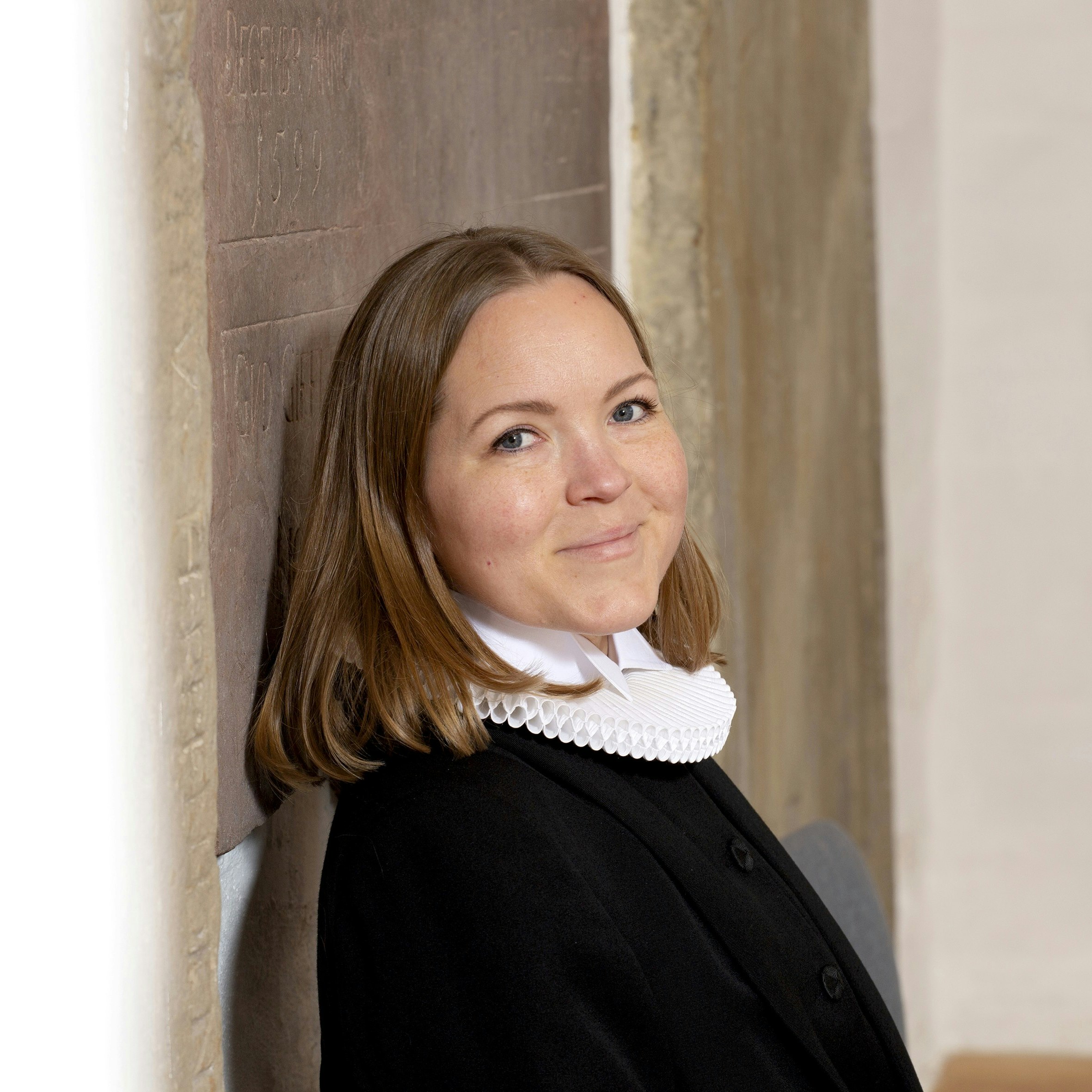 Sophia Holm Hjorth befinder sig godt med rollen som præst.