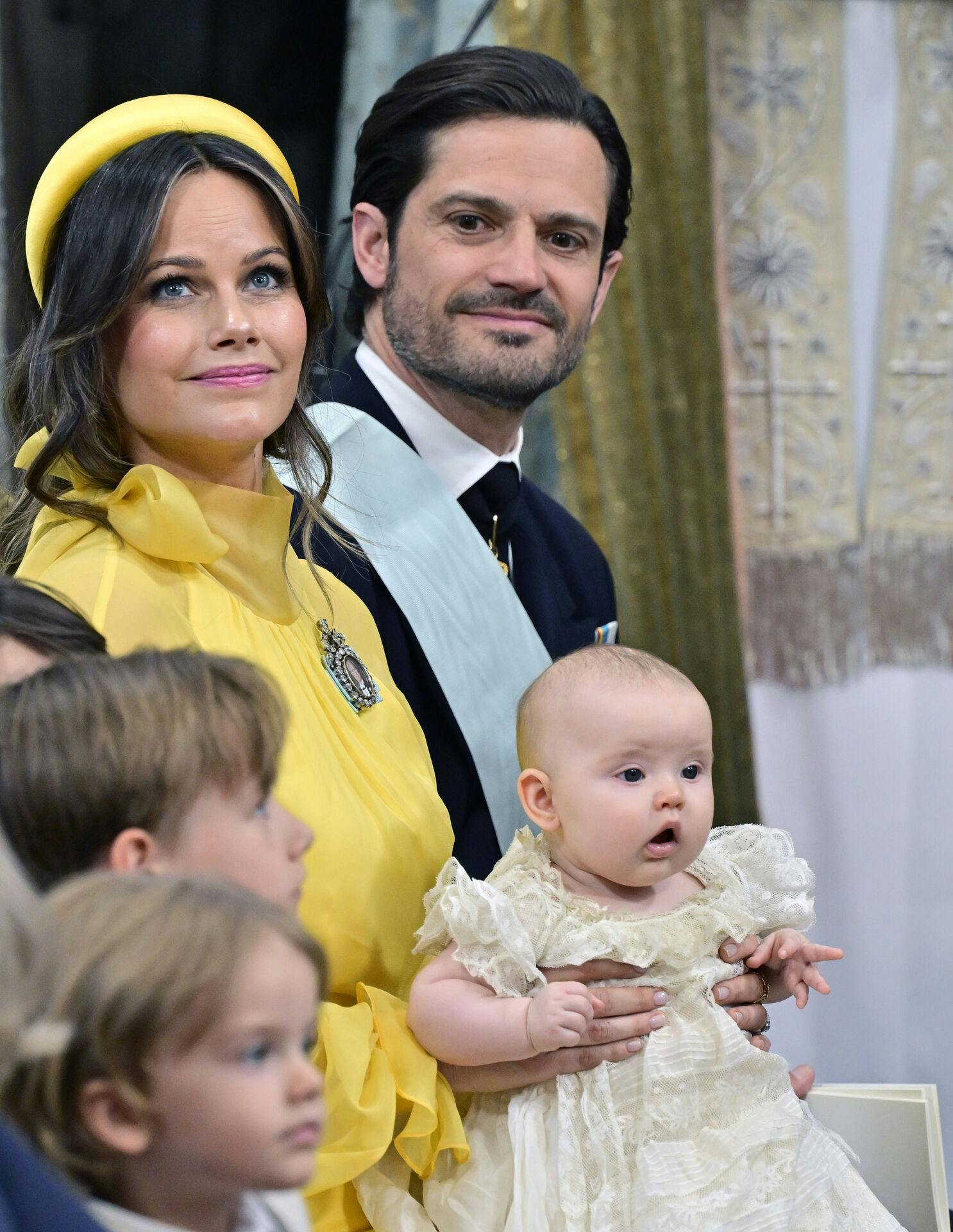 STOCKHOLM, SVERIGE 20250613 Prins Julian, prins Gabriel, prinsessan Sofia och prins Carl Philip med prinsessan Ines under prinsessan Ines dop i Drottningholms slottskyrka 13 juni 2025. Foto: Jonas Ekströmer / TT / Kod 10030. (Foto: 10030 JONAS EKSTROMER/Scanpix 2025)