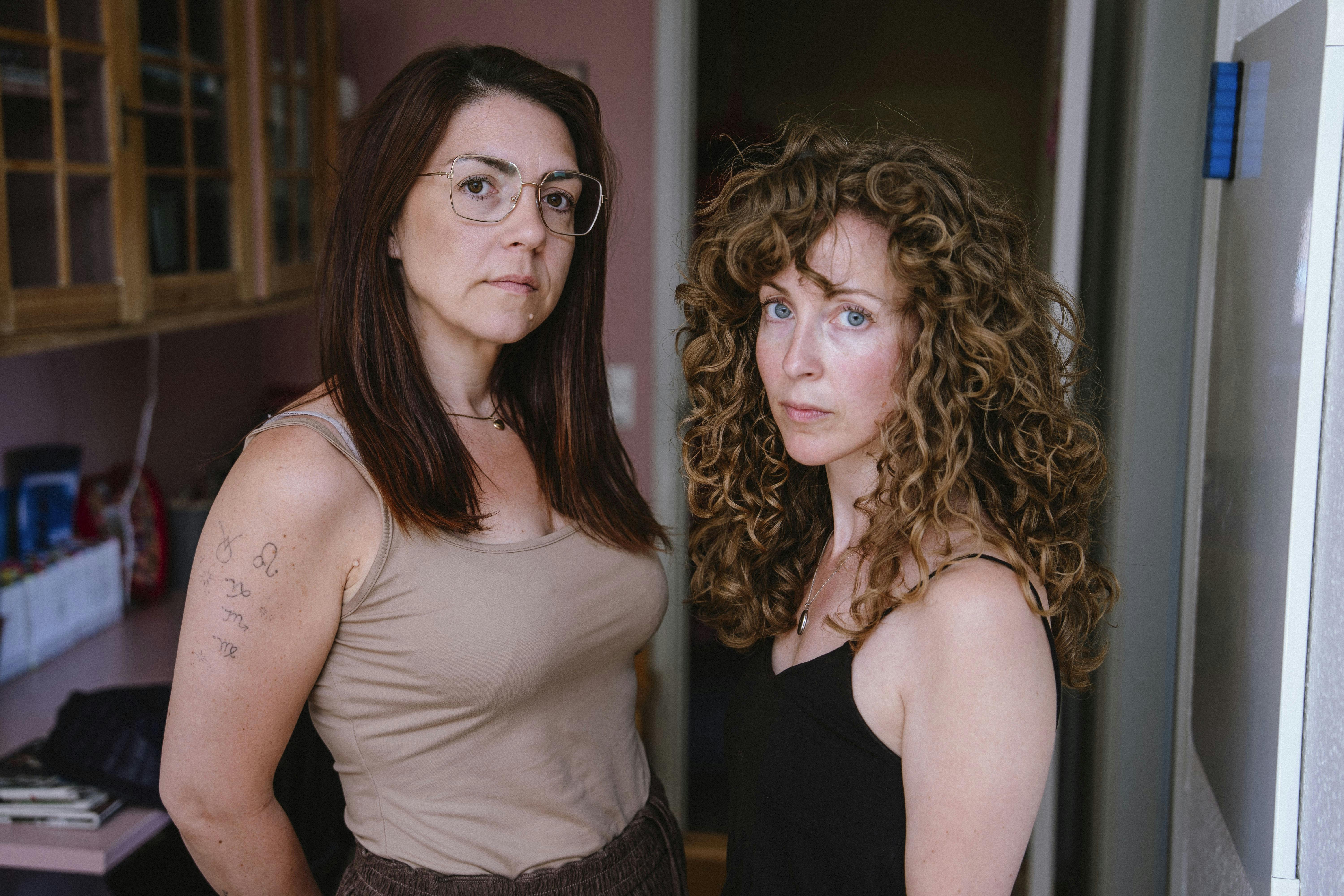 Stine Falch, 35, og Ditte Brix Andersson, 35, er halvsøskende med samme donorfar.